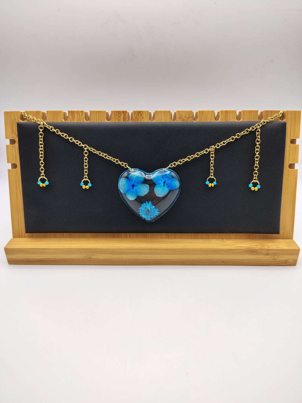 Collier Cœur en résine époxy fait main – Bijou romantique artisanal