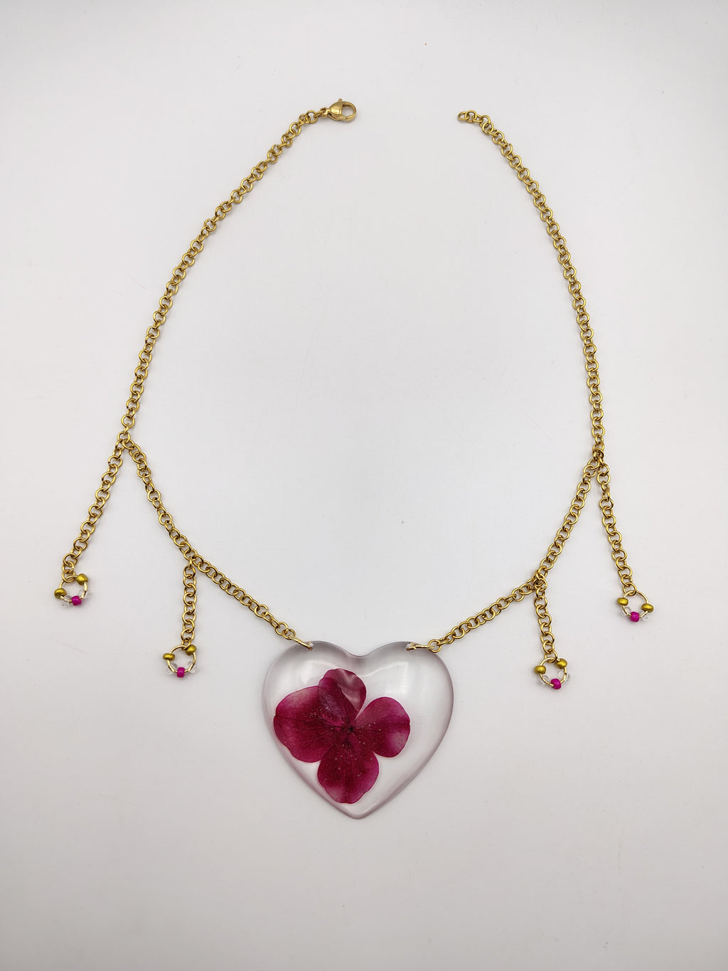 Collier Cœur en résine époxy fait main – Bijou romantique artisanal