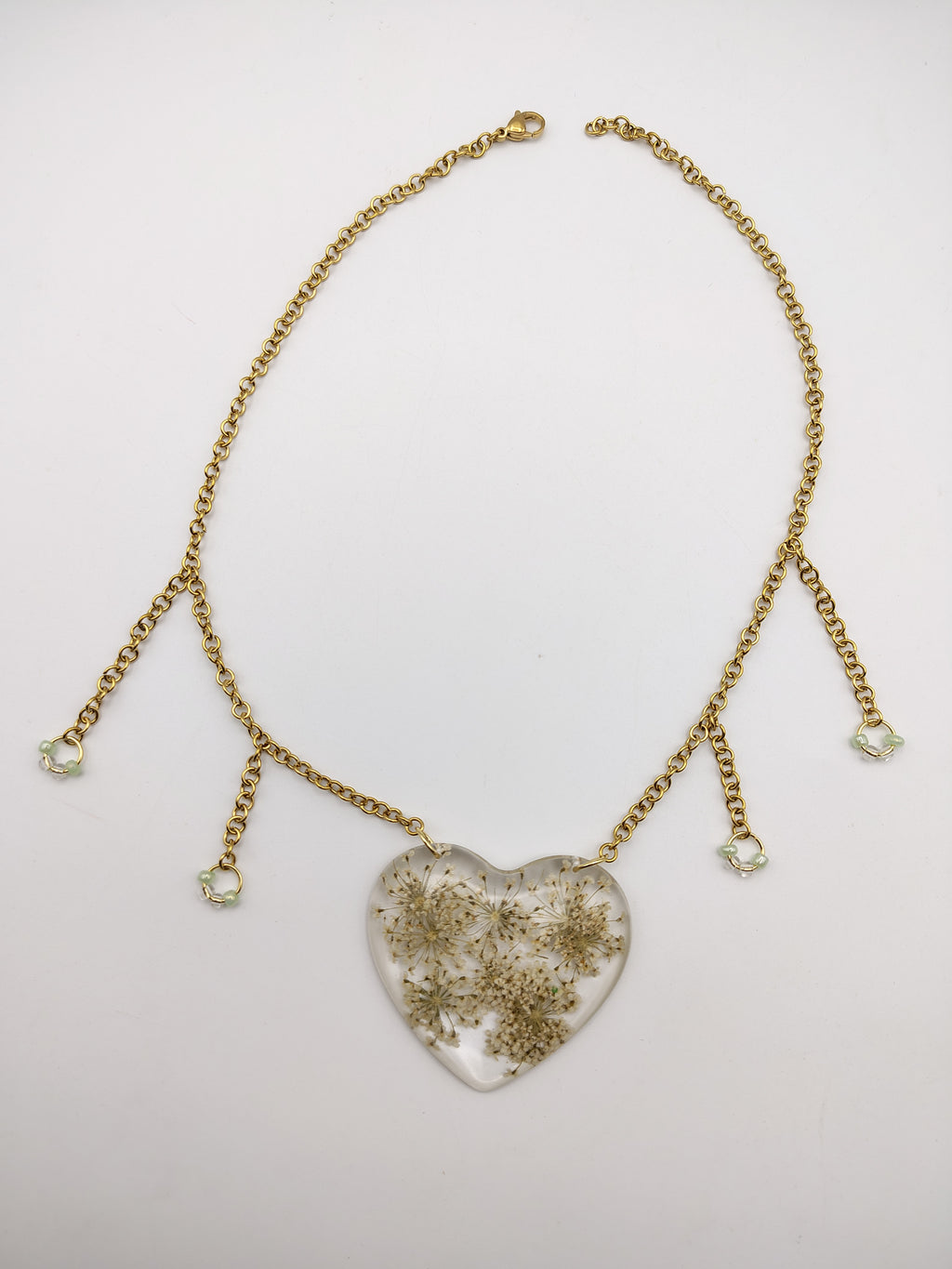 Collier Cœur en résine époxy fait main – Bijou romantique artisanal