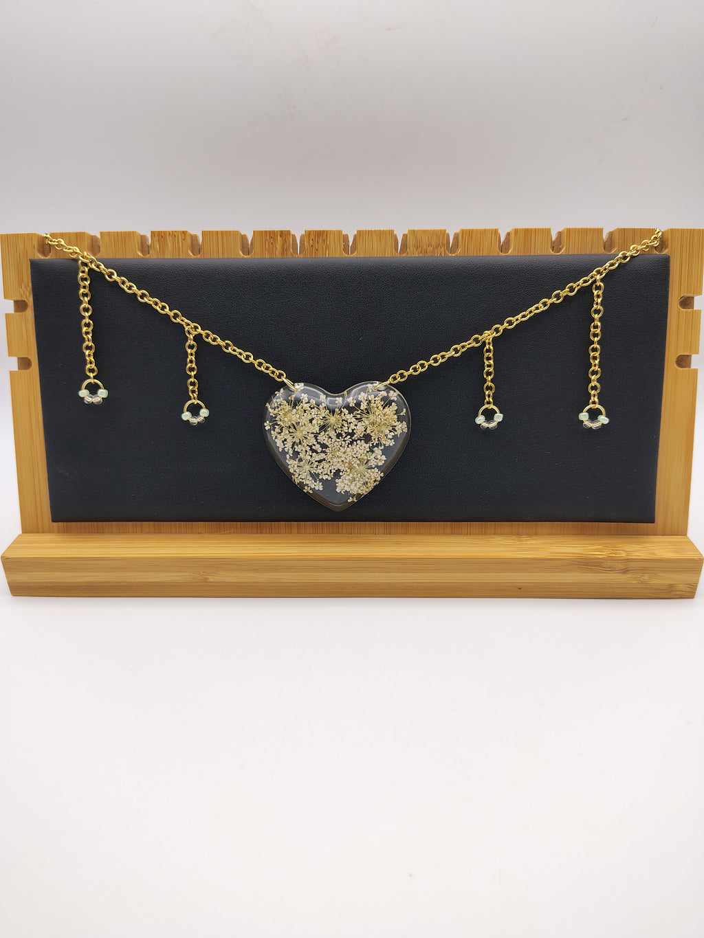 Collier Cœur en résine époxy fait main – Bijou romantique artisanal