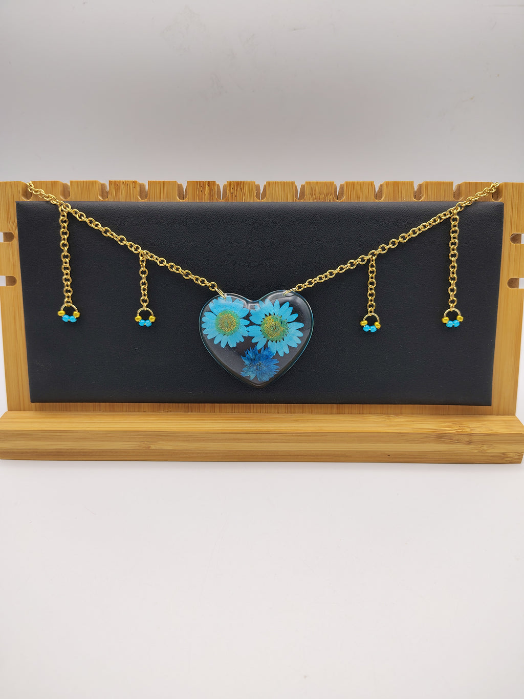 Collier Cœur en résine époxy fait main – Bijou romantique artisanal