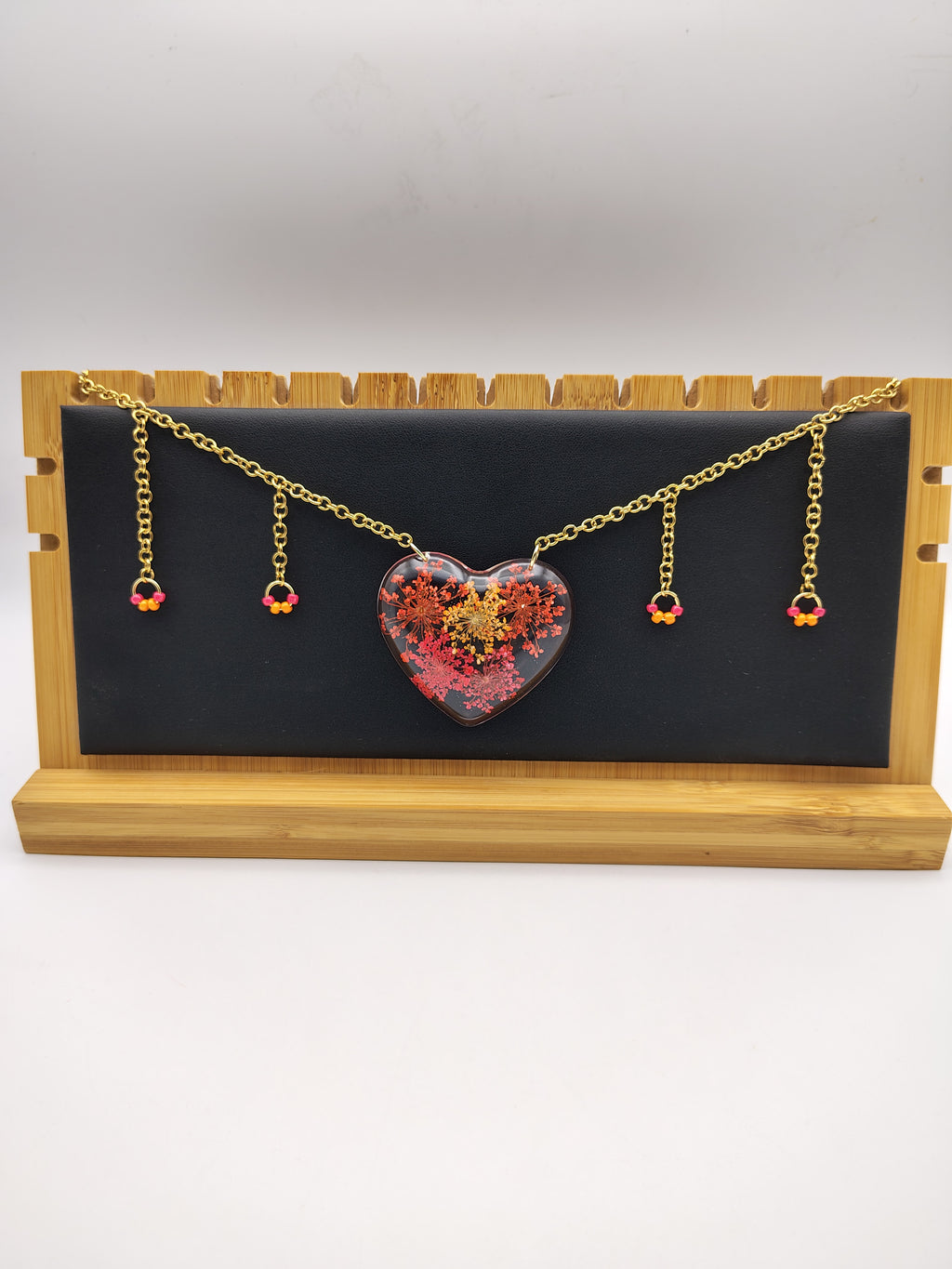 Collier Cœur en résine époxy fait main – Bijou romantique artisanal
