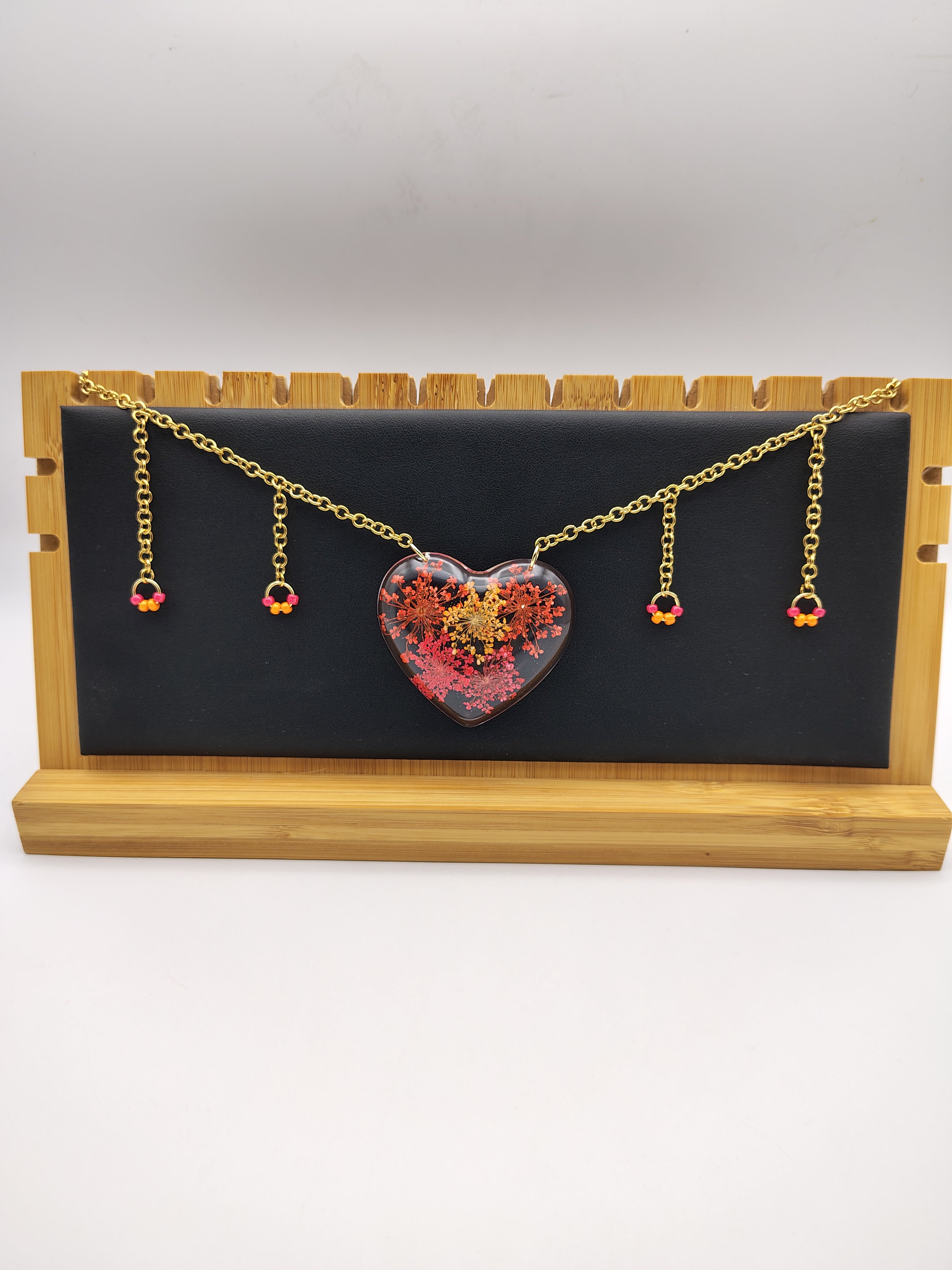 Collier Cœur en résine époxy fait main – Bijou romantique artisanal