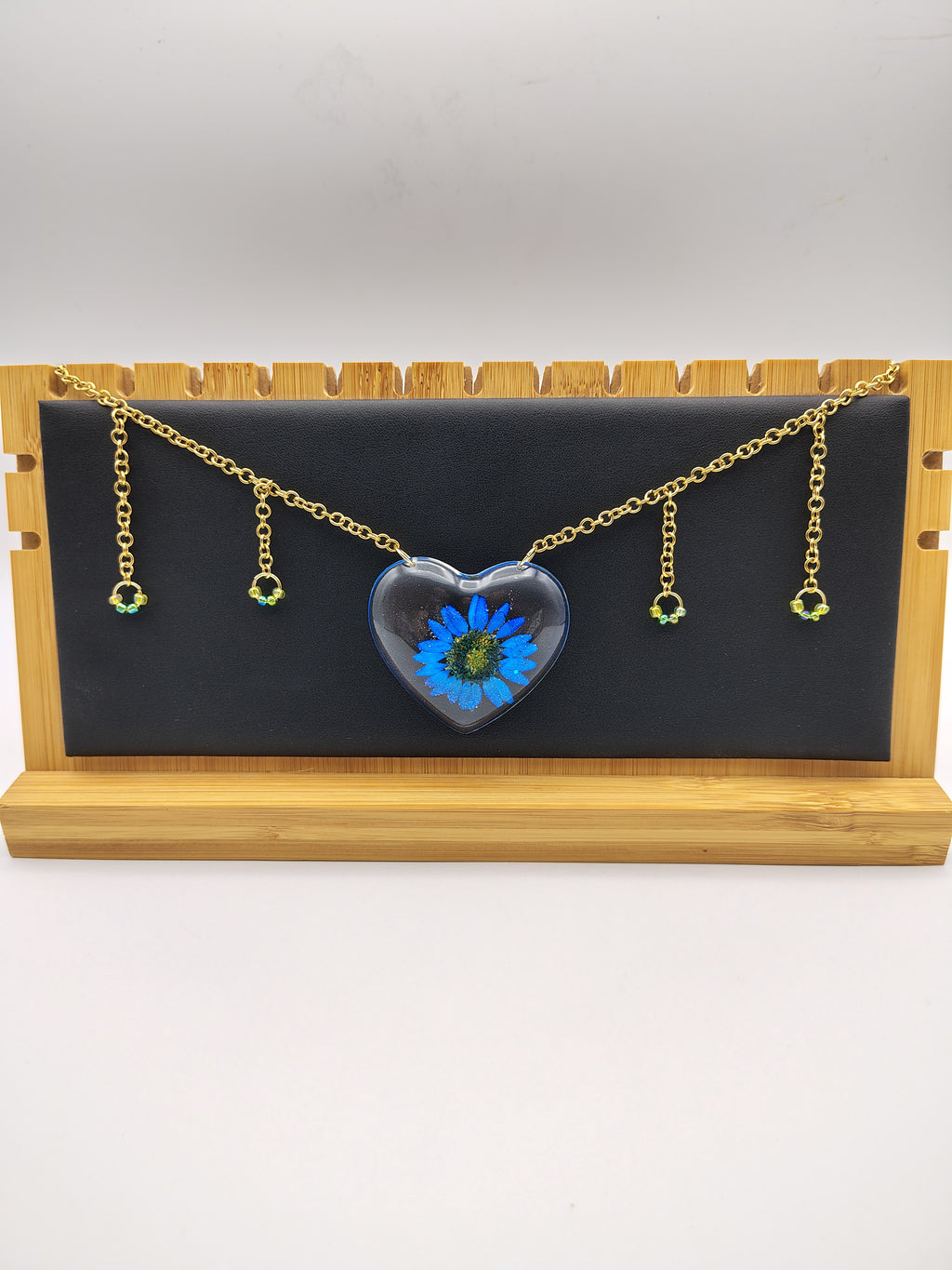 Collier Cœur en résine époxy fait main – Bijou romantique artisanal