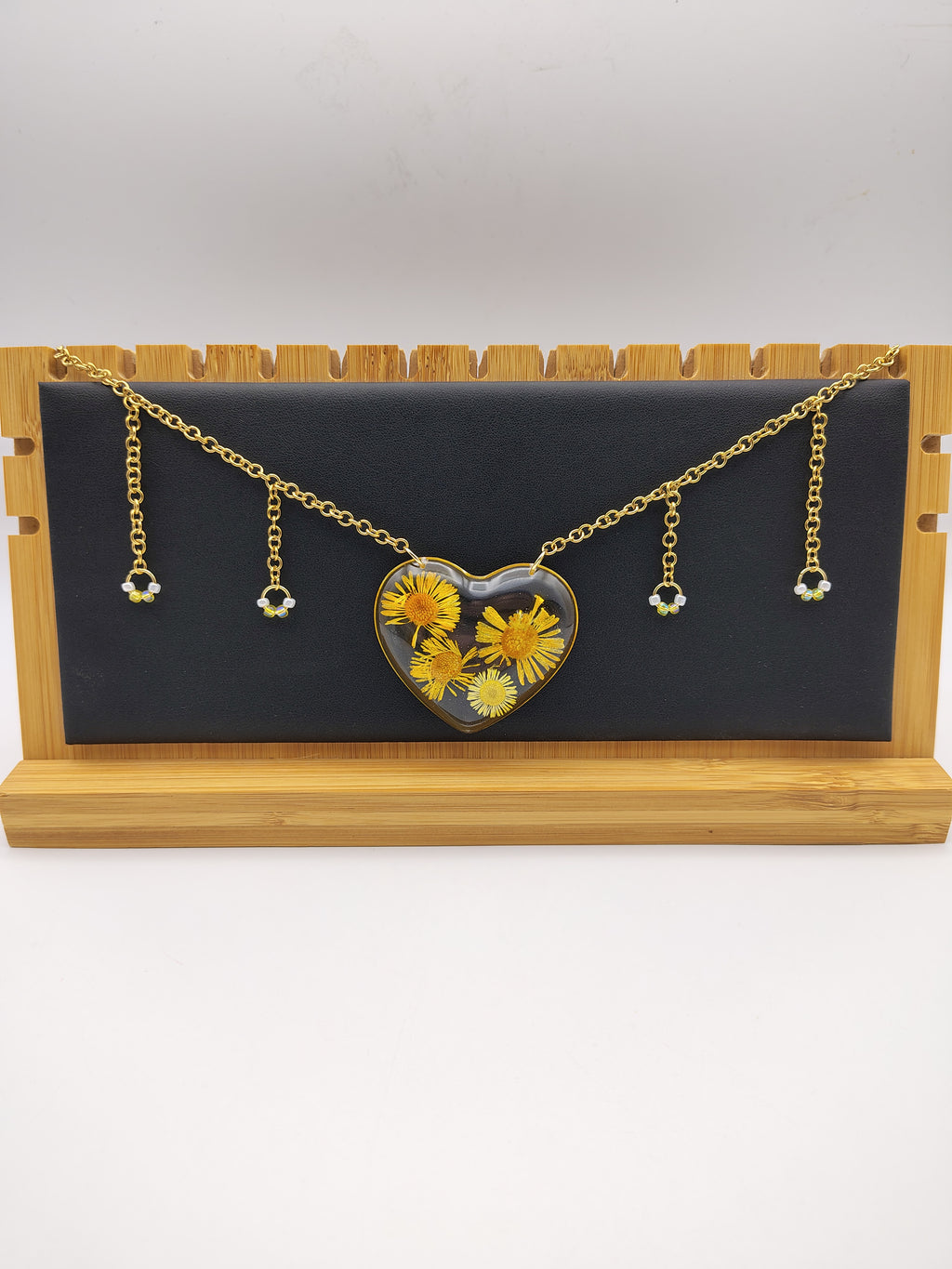 Collier Cœur en résine époxy fait main – Bijou romantique artisanal