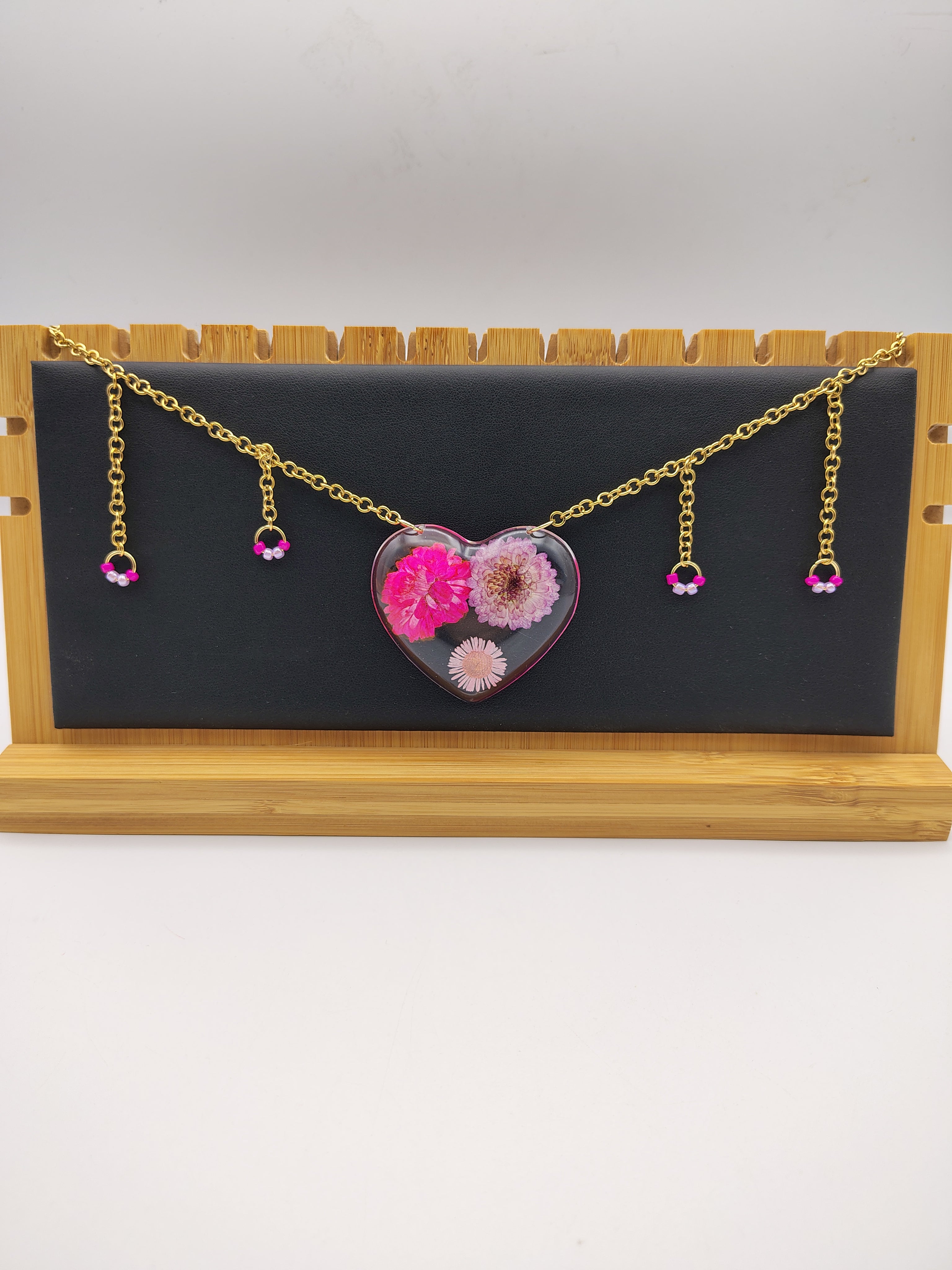 Collier Cœur en résine époxy fait main – Bijou romantique artisanal