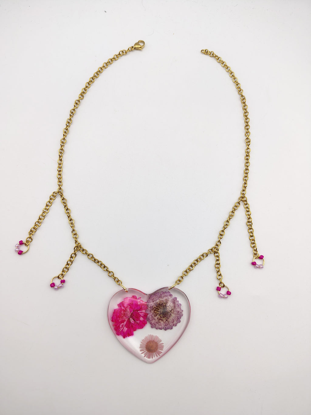Collier Cœur en résine époxy fait main – Bijou romantique artisanal