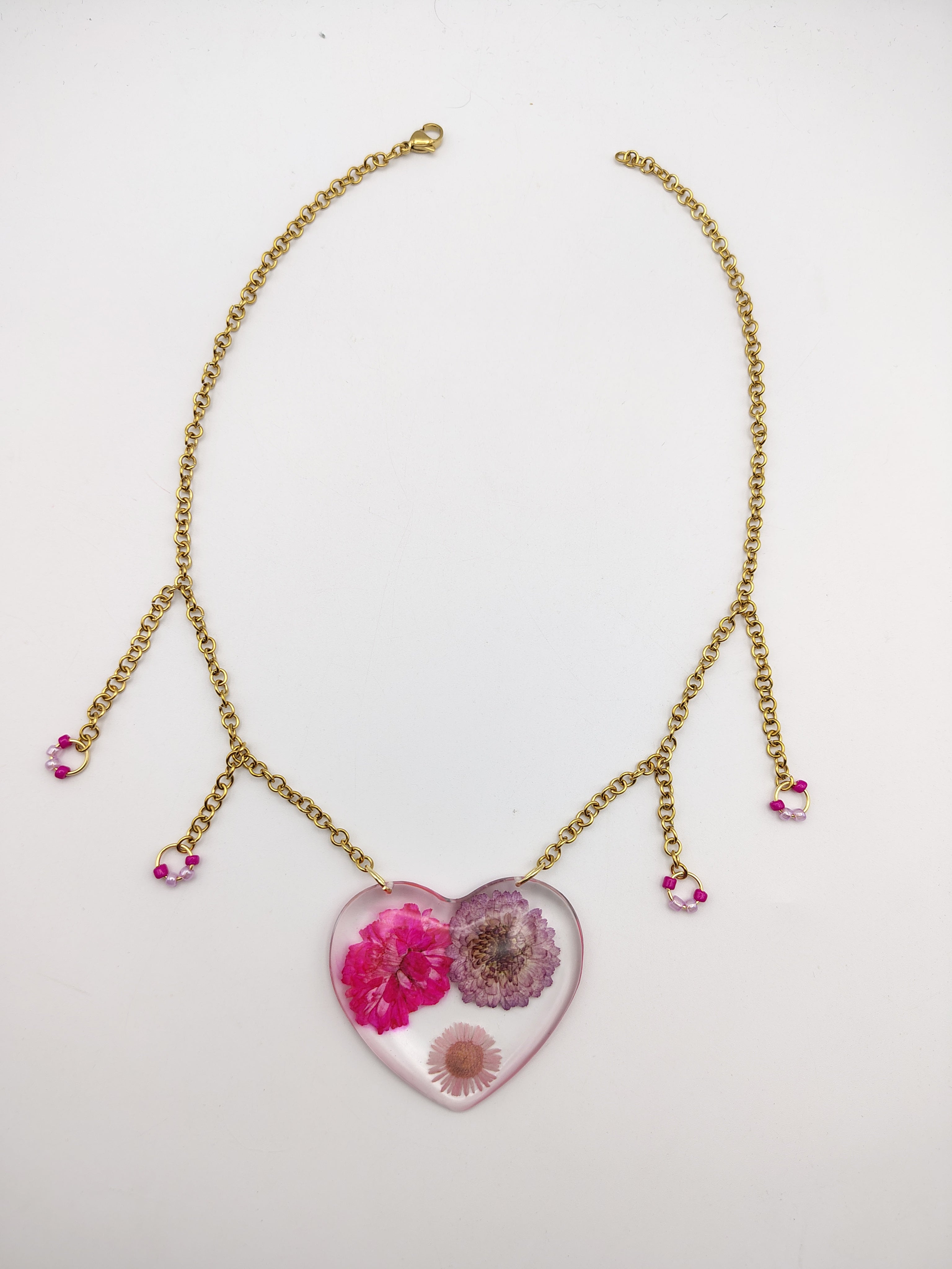 Collier Cœur en résine époxy fait main – Bijou romantique artisanal
