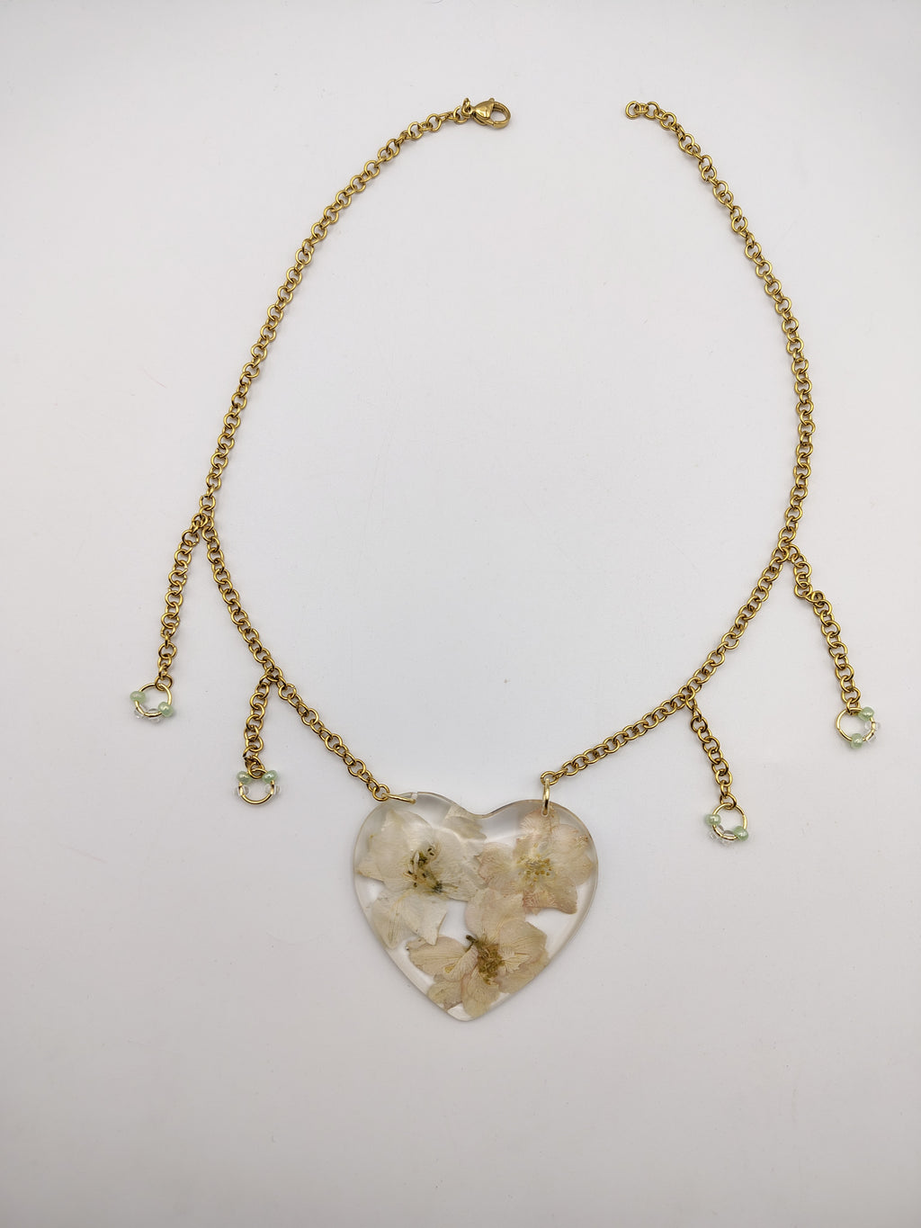 Collier Cœur en résine époxy fait main – Bijou romantique artisanal