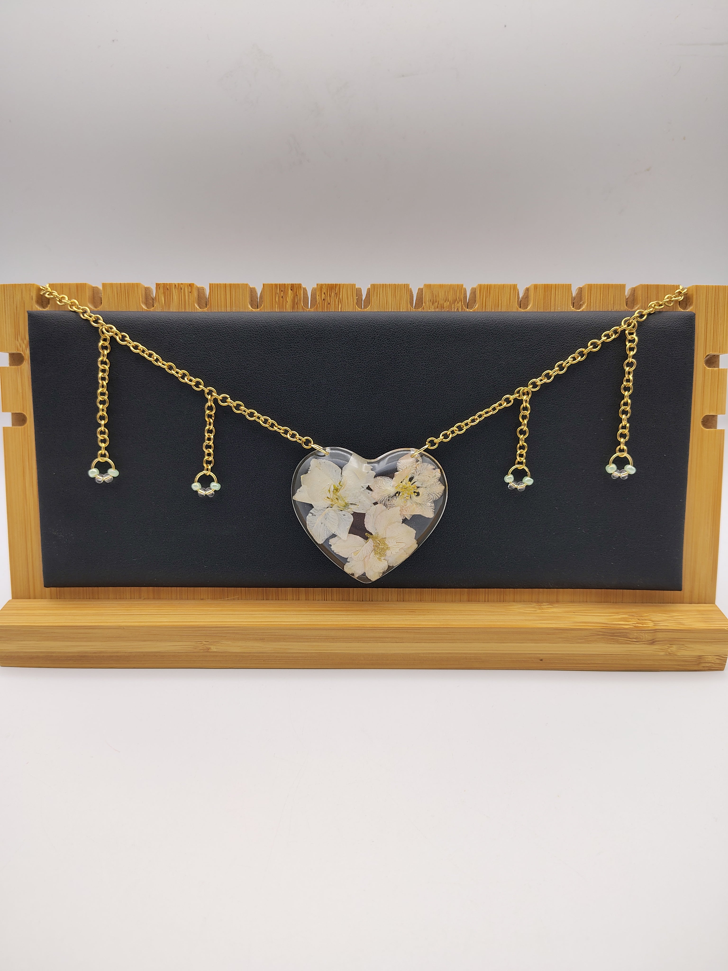 Collier Cœur en résine époxy fait main – Bijou romantique artisanal