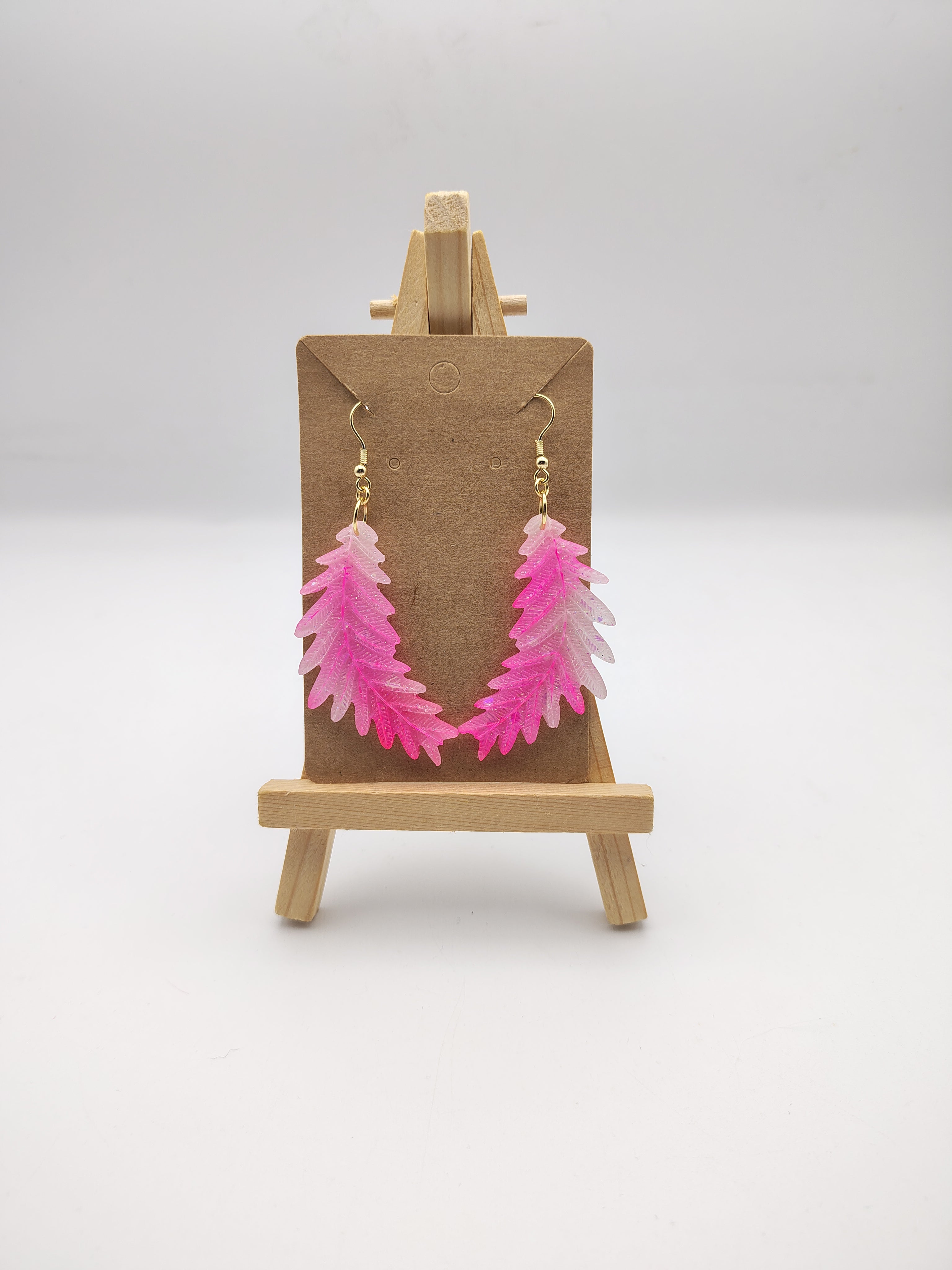 Boucles d’oreilles Feuille en résine époxy faites main – Bijou nature artisanal