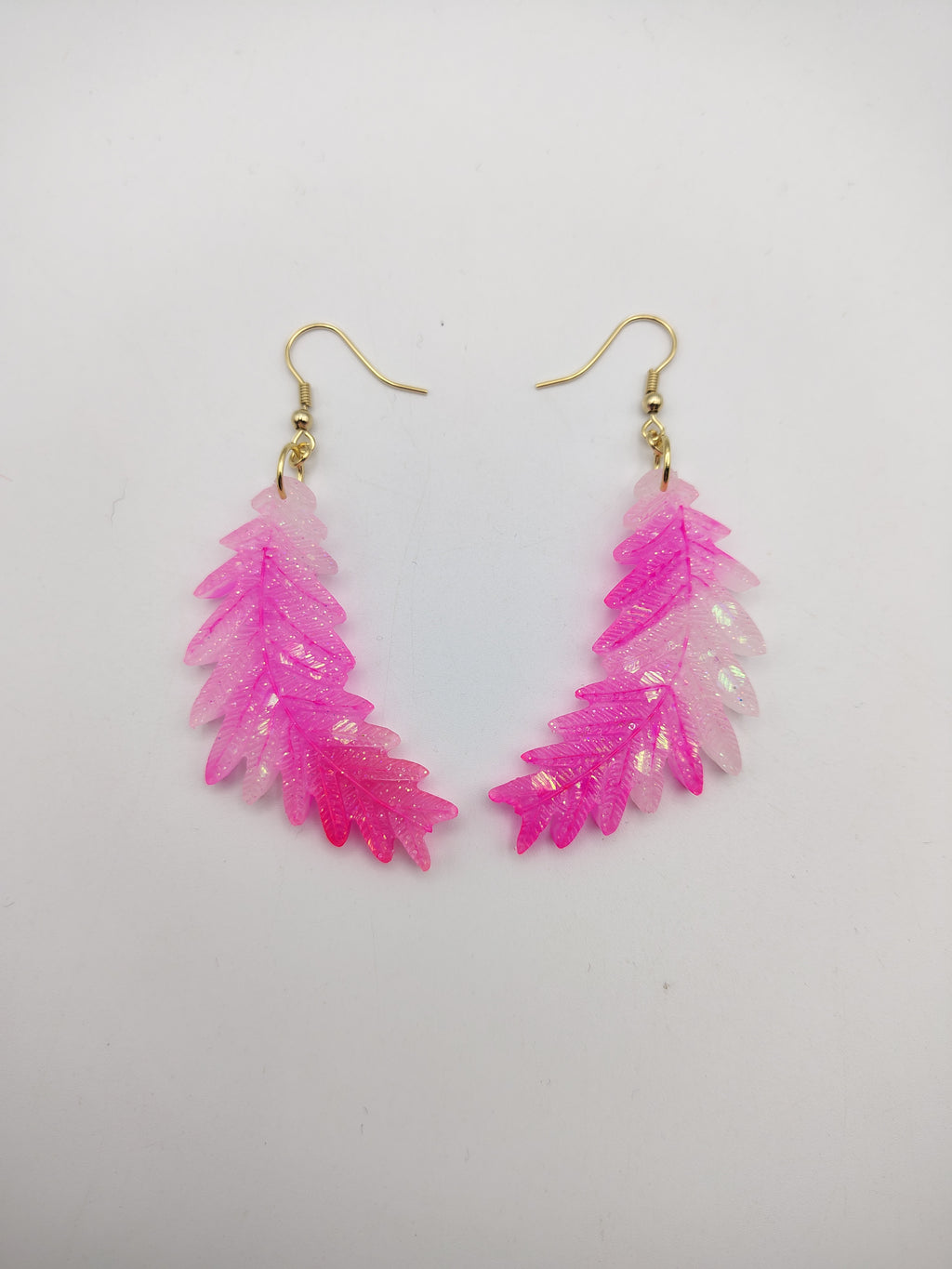 Boucles d’oreilles Feuille en résine époxy faites main – Bijou nature artisanal