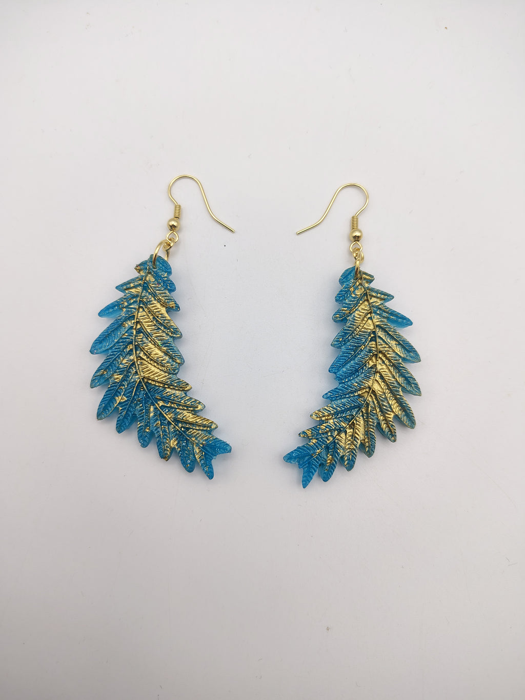 Boucles d’oreilles Feuille en résine époxy faites main – Bijou nature artisanal