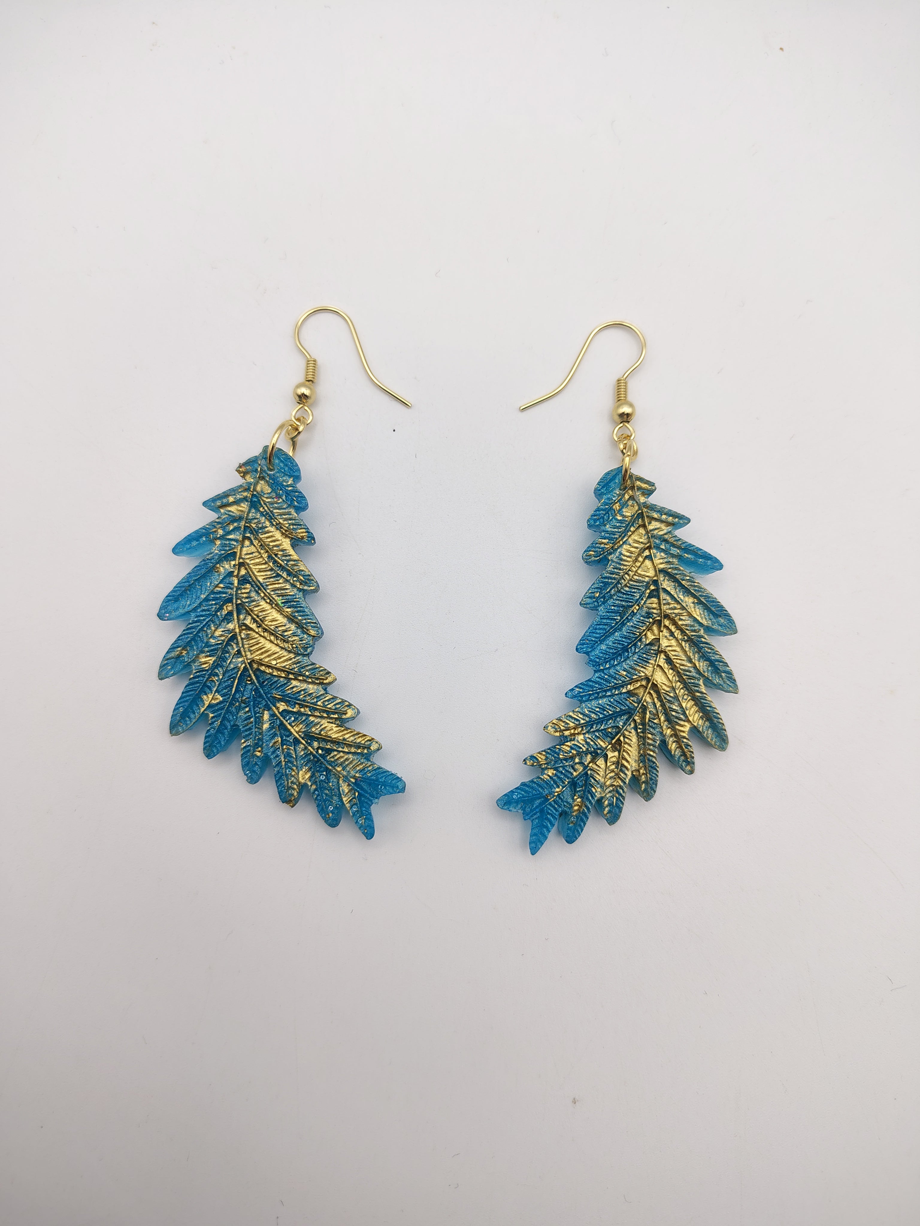 Boucles d’oreilles Feuille en résine époxy faites main – Bijou nature artisanal