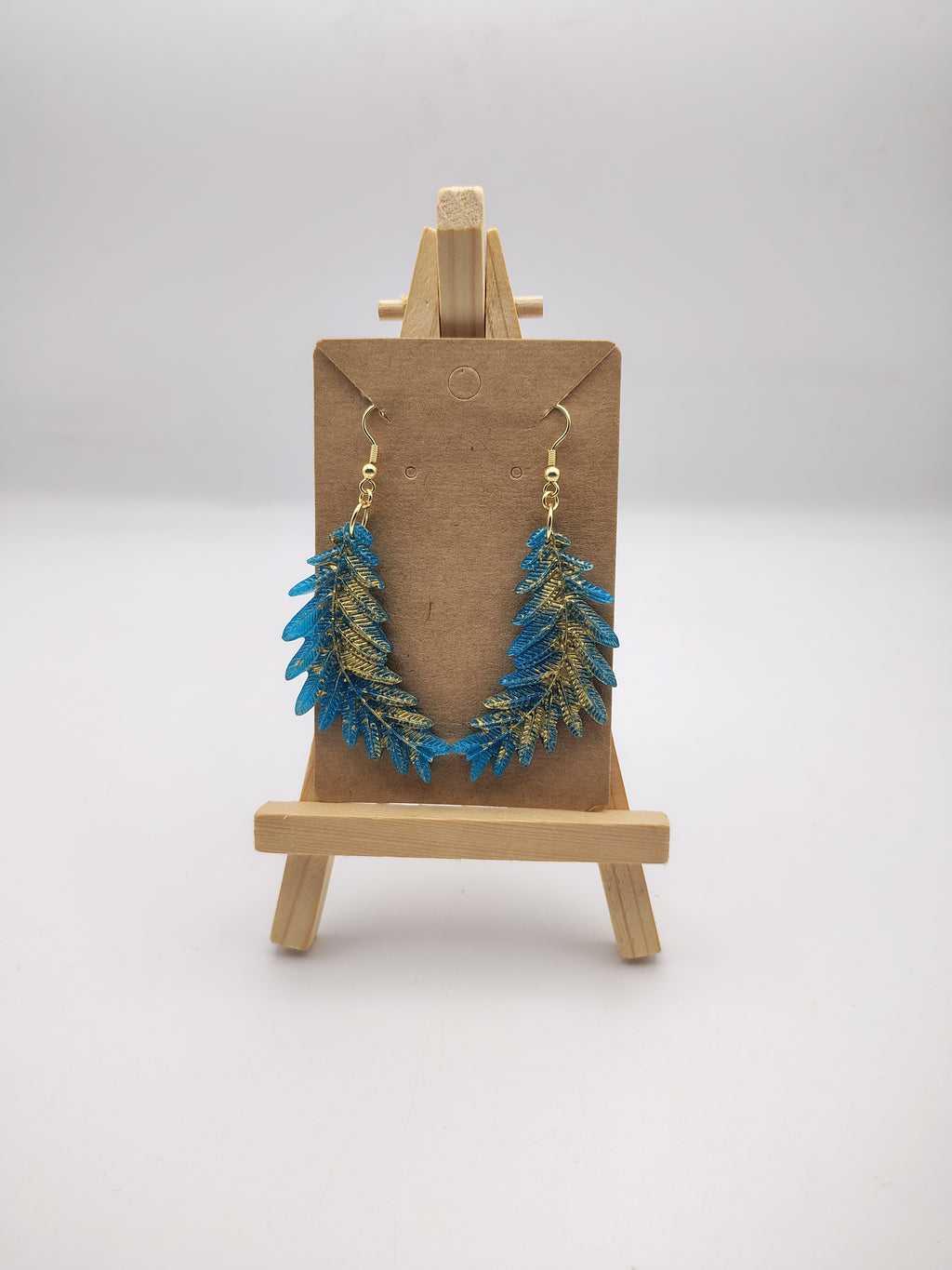Boucles d’oreilles Feuille en résine époxy faites main – Bijou nature artisanal