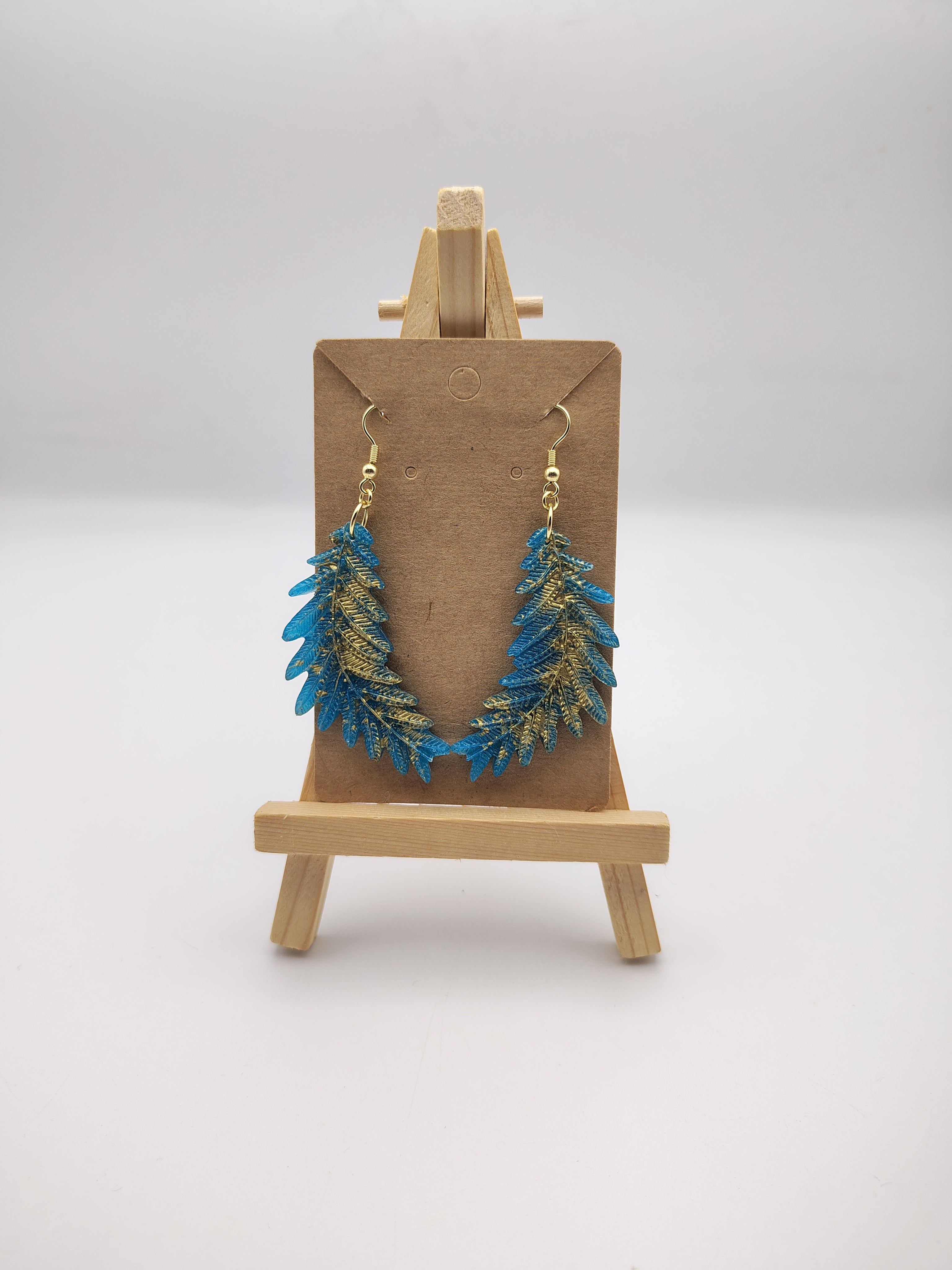 Boucles d’oreilles Feuille en résine époxy faites main – Bijou nature artisanal