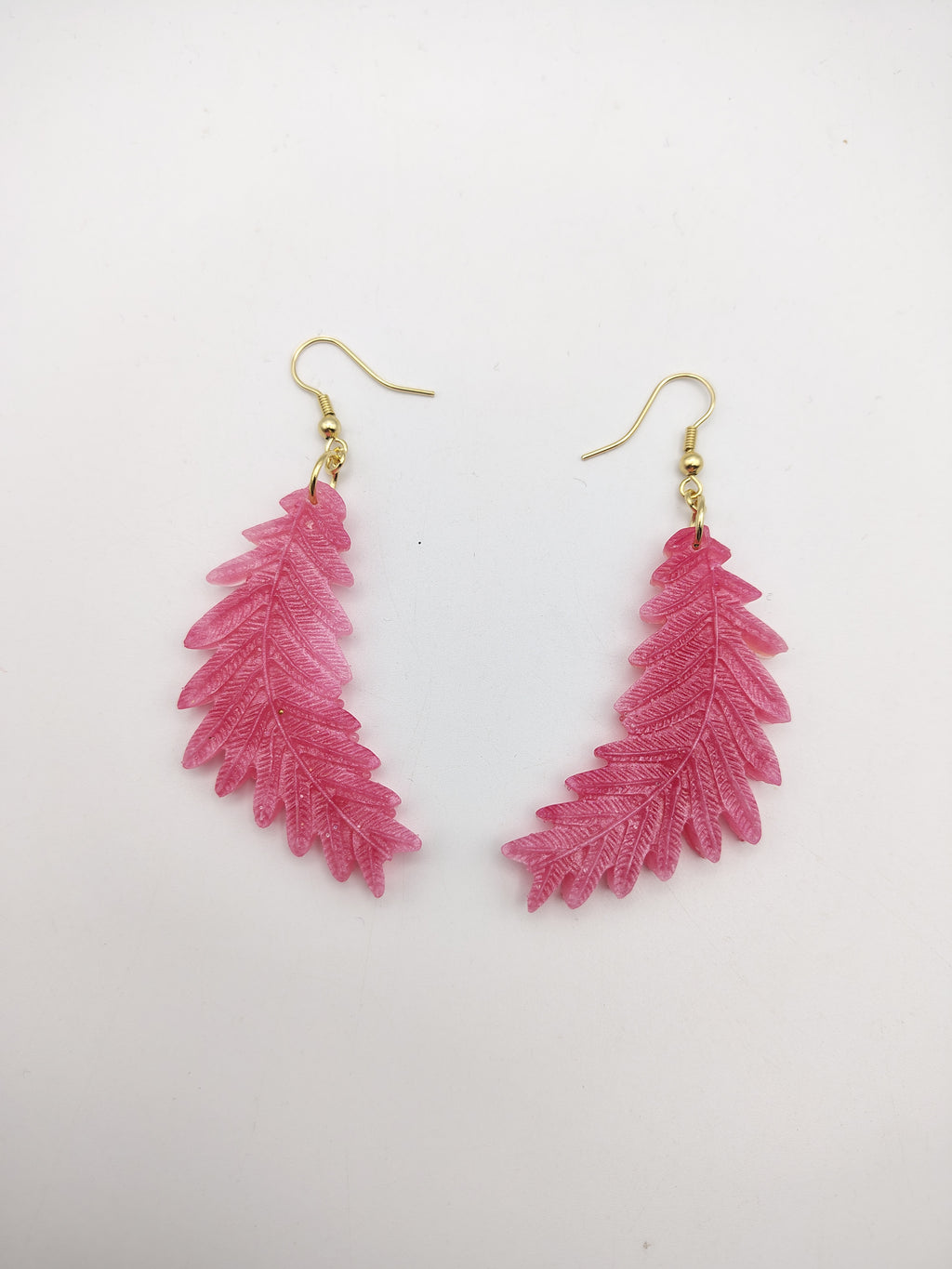 Boucles d’oreilles Feuille en résine époxy faites main – Bijou nature artisanal