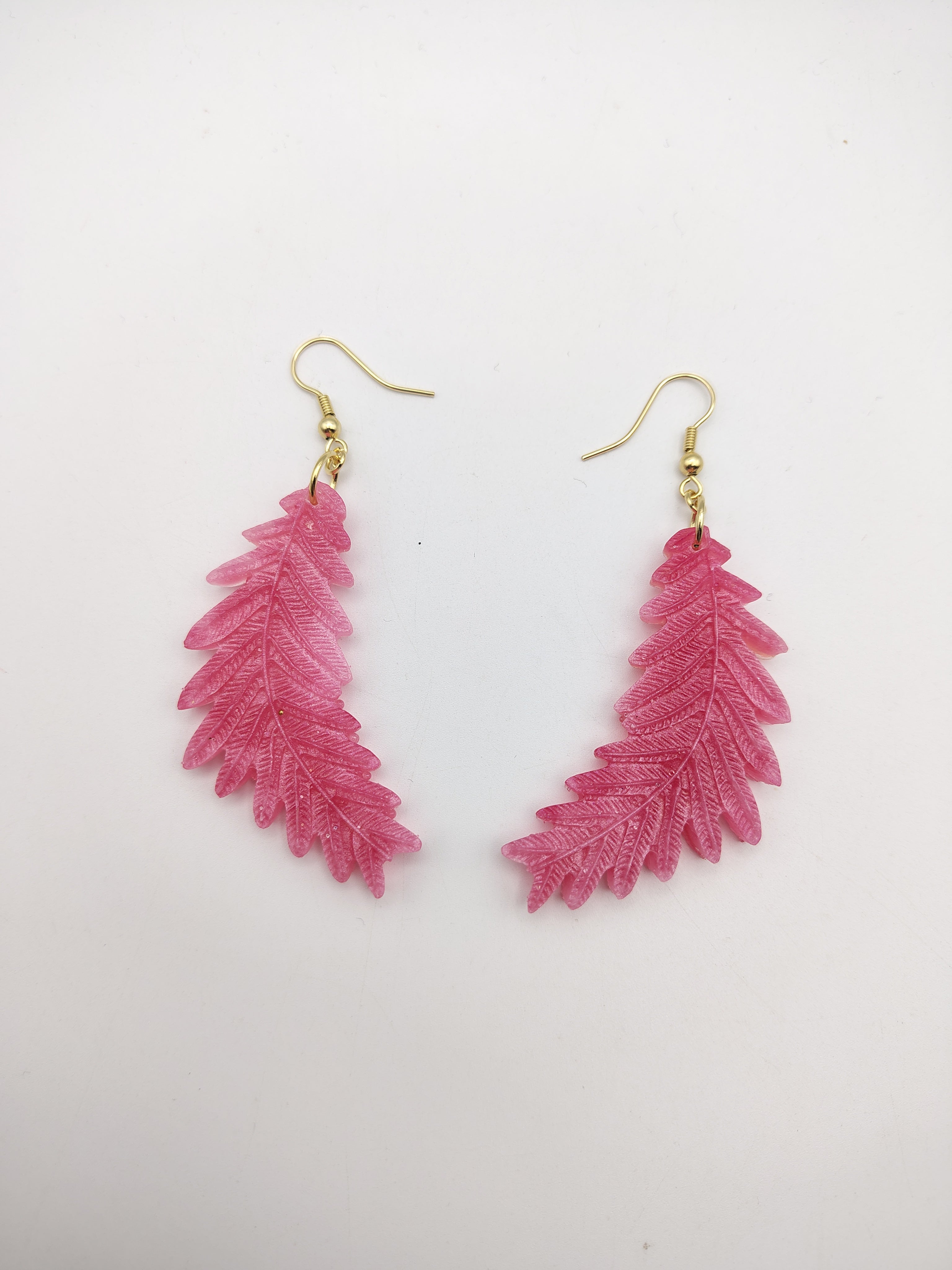 Boucles d’oreilles Feuille en résine époxy faites main – Bijou nature artisanal