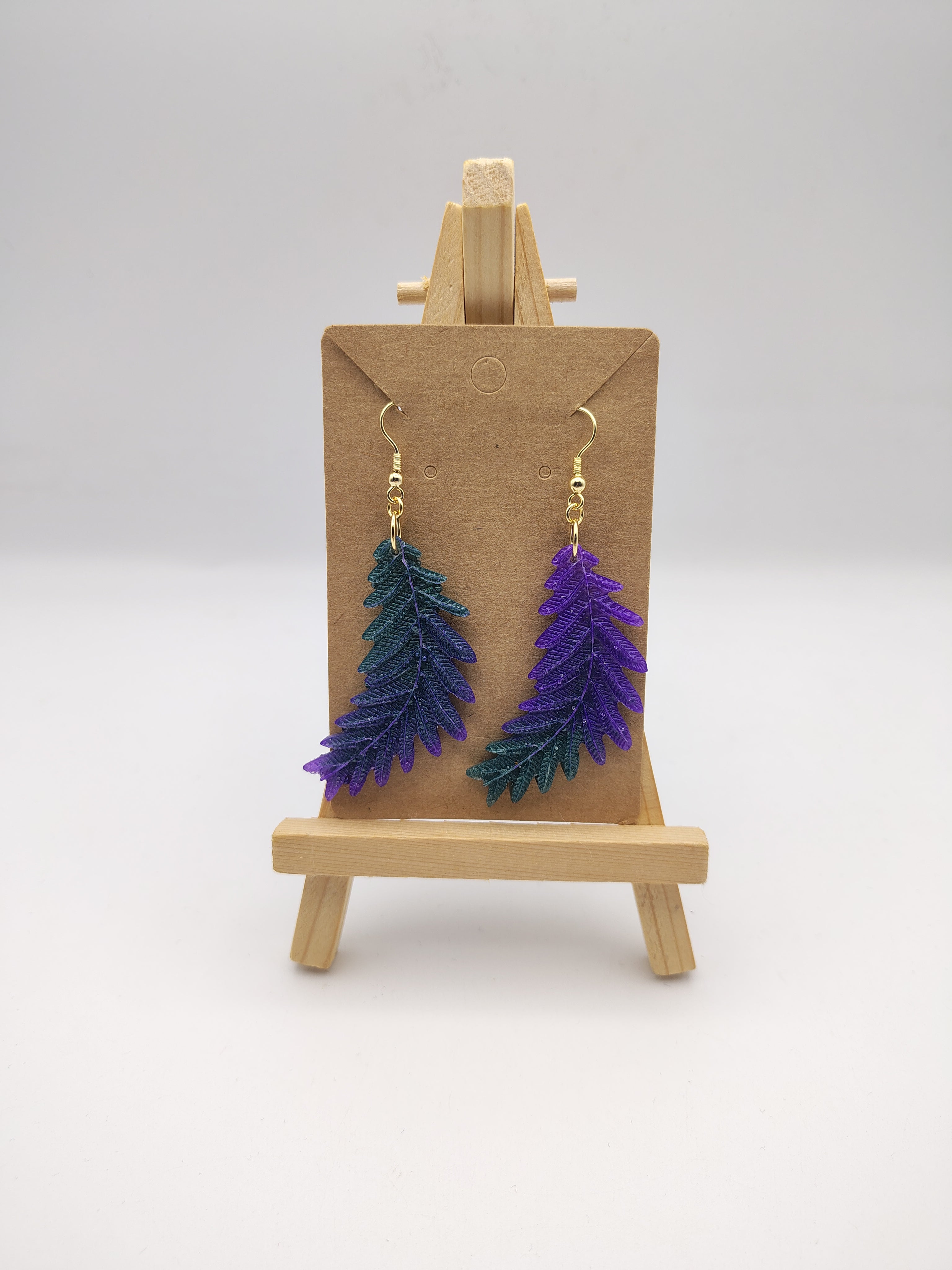 Boucles d’oreilles Feuille en résine époxy faites main – Bijou nature artisanal
