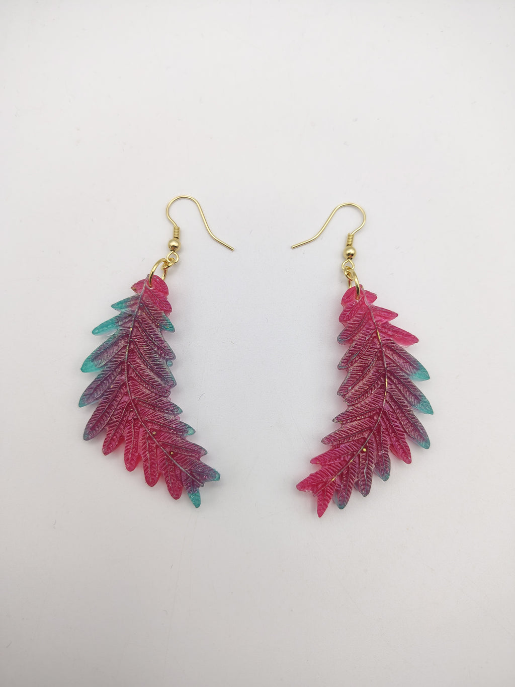 Boucles d’oreilles Feuille en résine époxy faites main – Bijou nature artisanal