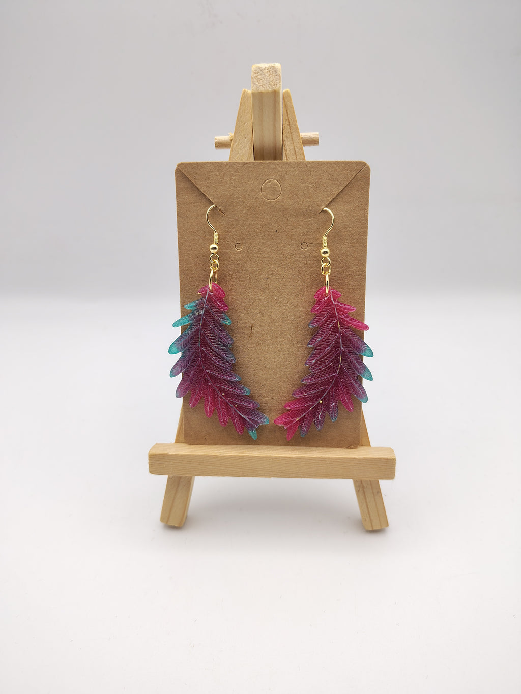 Boucles d’oreilles Feuille en résine époxy faites main – Bijou nature artisanal