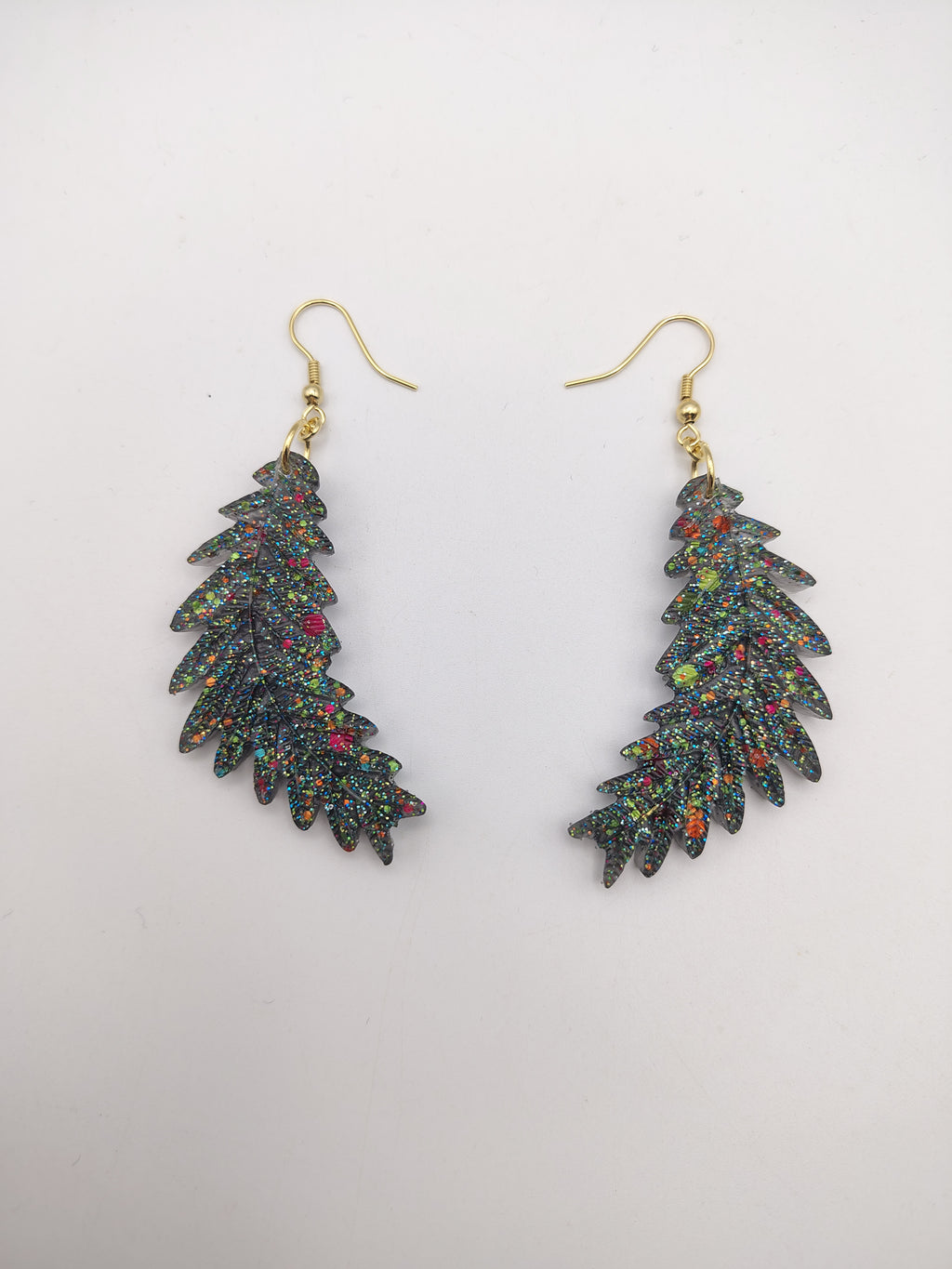 Boucles d’oreilles Feuille en résine époxy faites main – Bijou nature artisanal