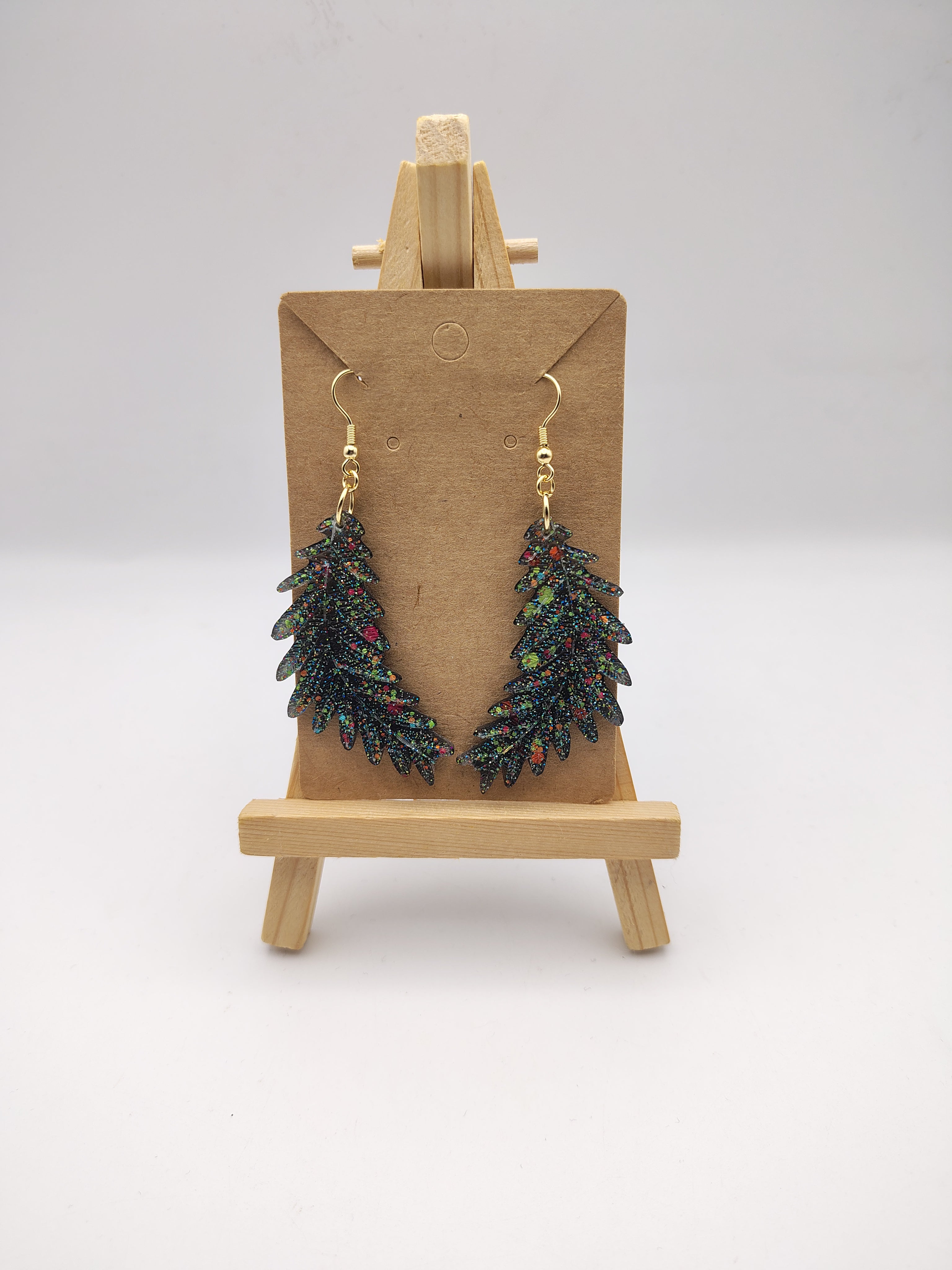 Boucles d’oreilles Feuille en résine époxy faites main – Bijou nature artisanal