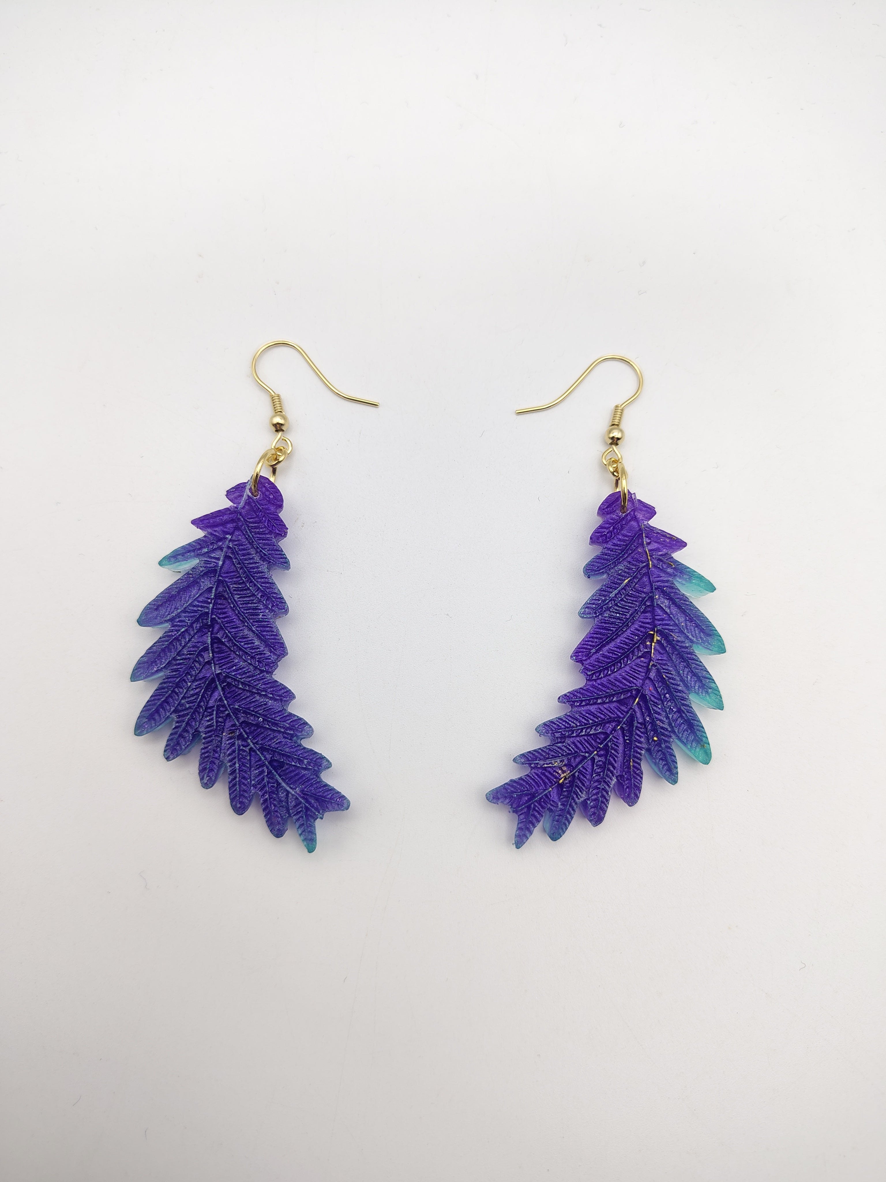 Boucles d’oreilles Feuille en résine époxy faites main – Bijou nature artisanal