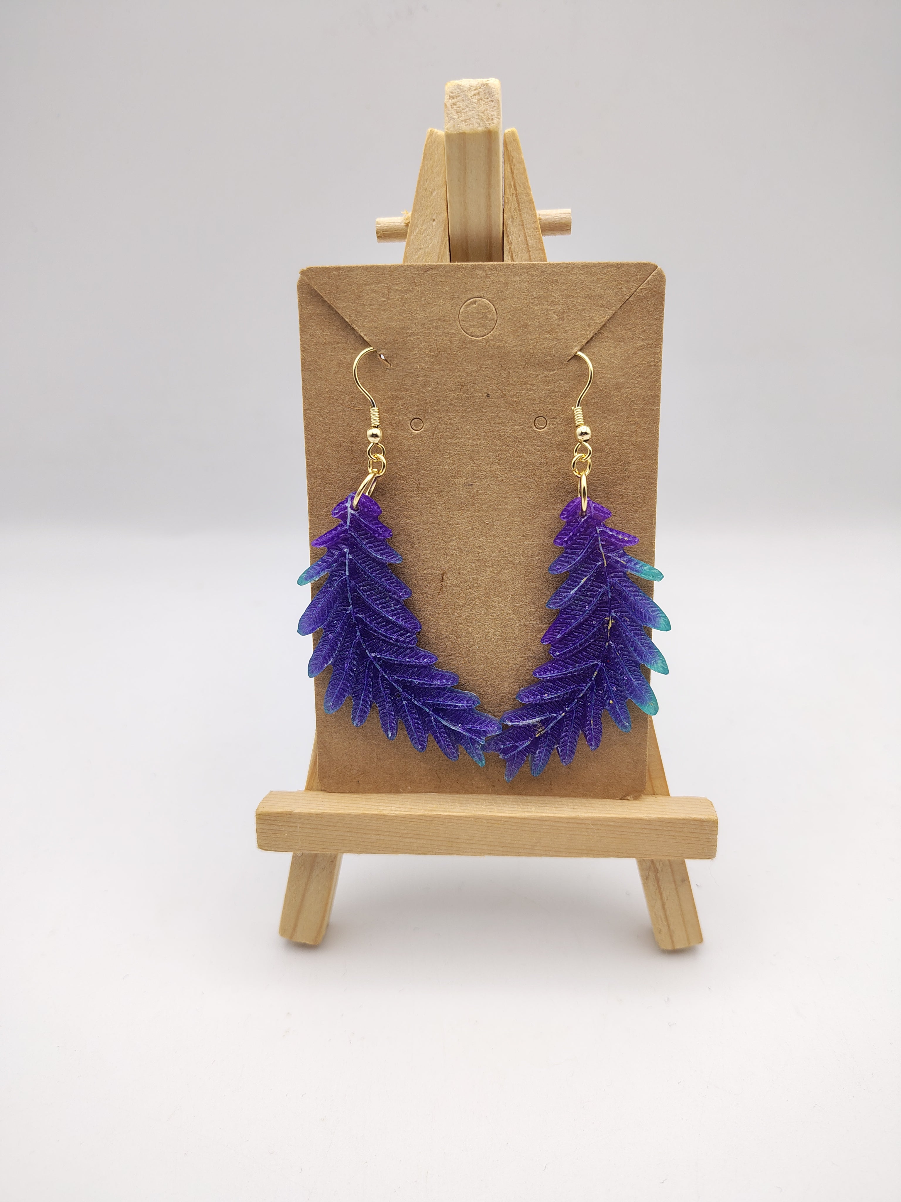 Boucles d’oreilles Feuille en résine époxy faites main – Bijou nature artisanal