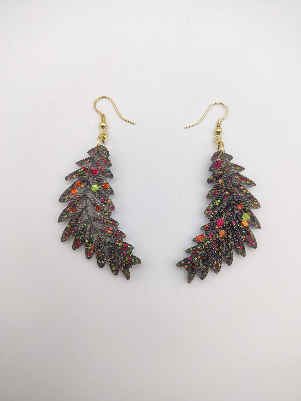 Boucles d’oreilles Feuille en résine époxy faites main – Bijou nature artisanal