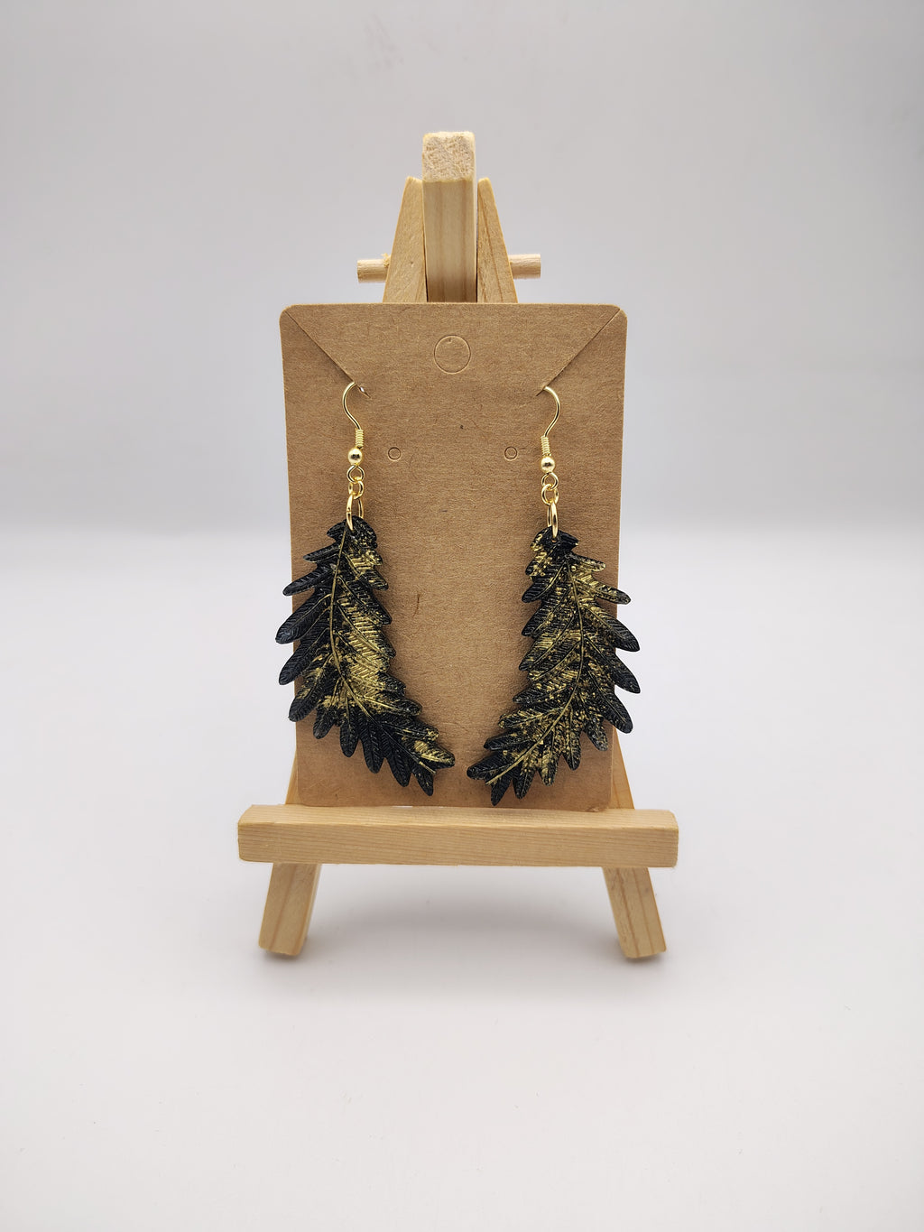 Boucles d’oreilles Feuille en résine époxy faites main – Bijou nature artisanal