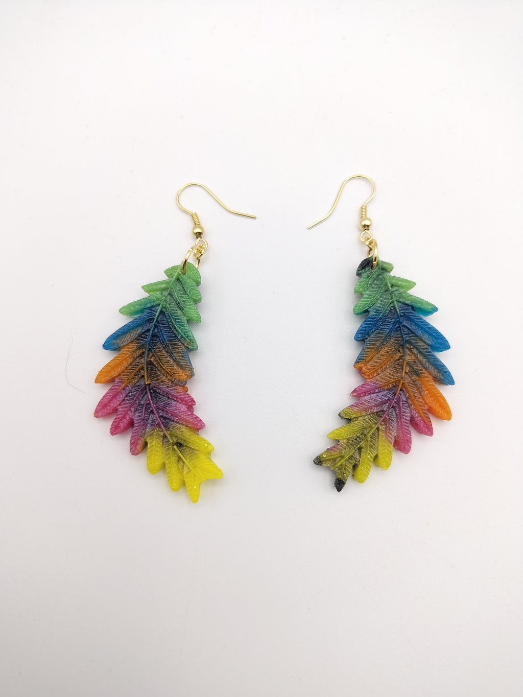 Boucles d’oreilles Feuille en résine époxy faites main – Bijou nature artisanal