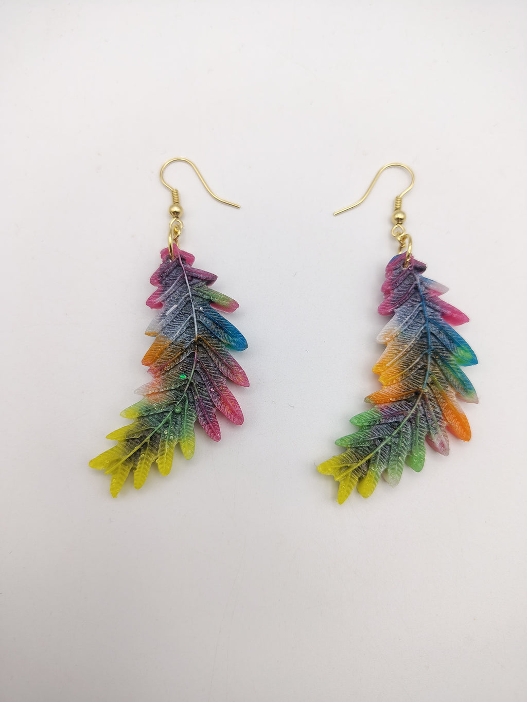 Boucles d’oreilles Feuille en résine époxy faites main – Bijou nature artisanal