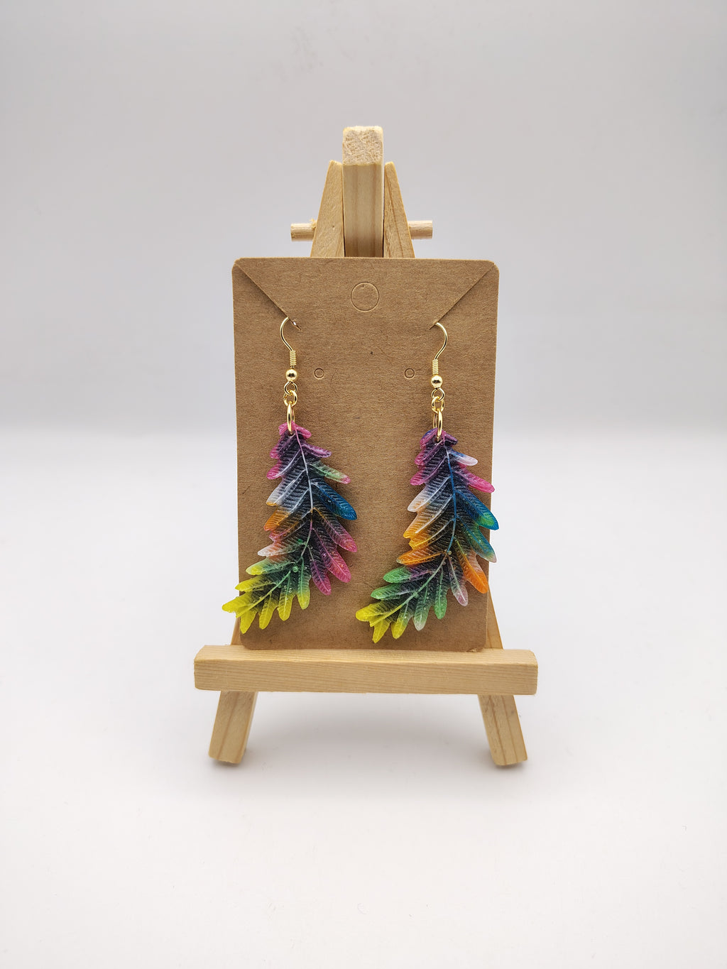 Boucles d’oreilles Feuille en résine époxy faites main – Bijou nature artisanal