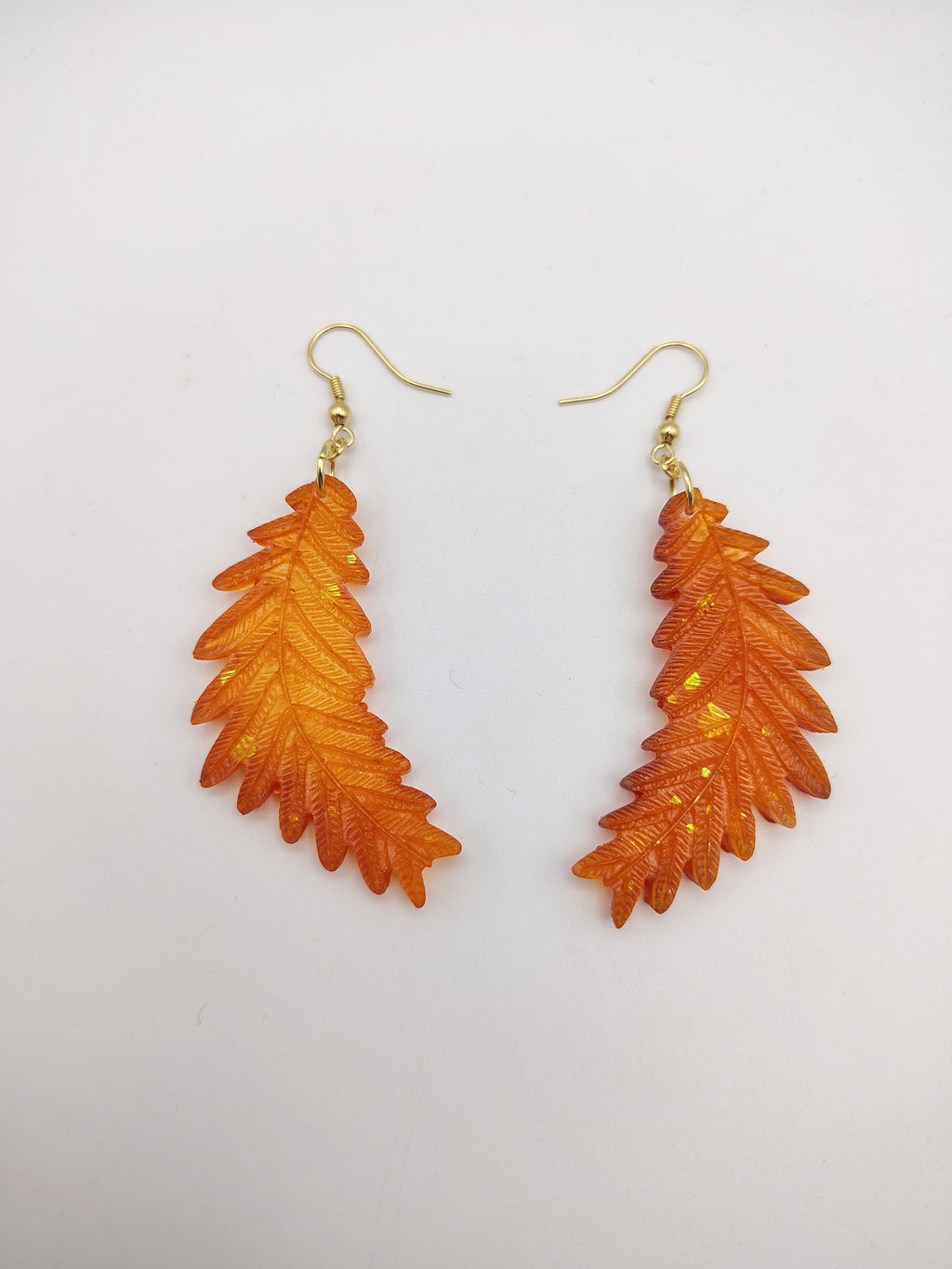 Boucles d’oreilles Feuille en résine époxy faites main – Bijou nature artisanal