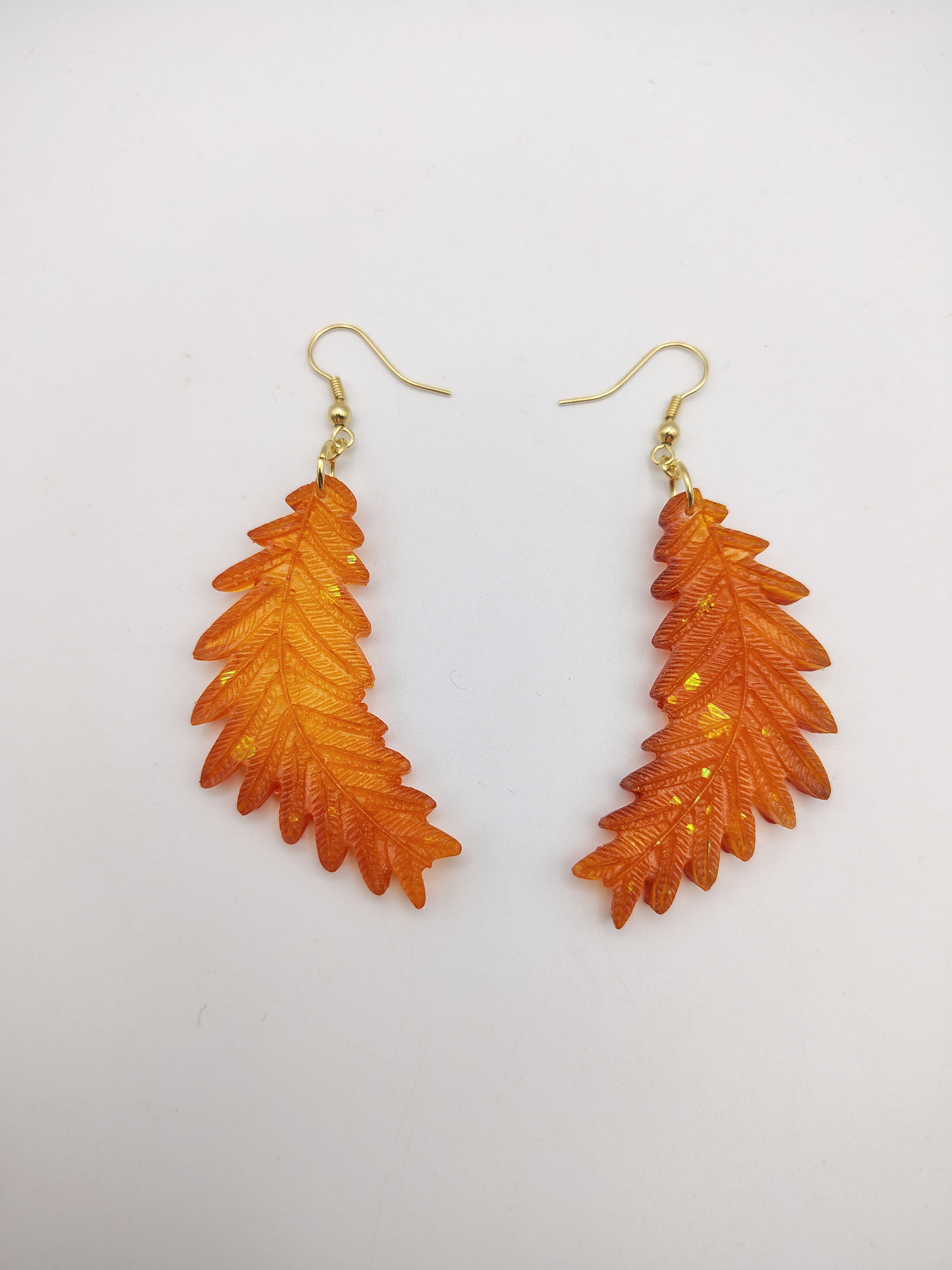 Boucles d’oreilles Feuille en résine époxy faites main – Bijou nature artisanal