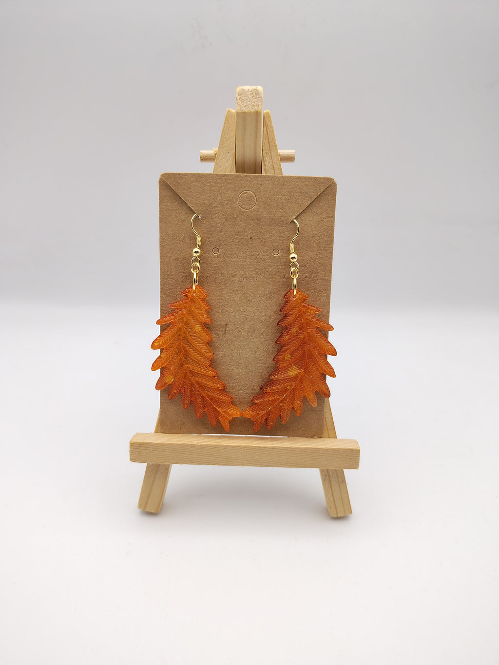 Boucles d’oreilles Feuille en résine époxy faites main – Bijou nature artisanal