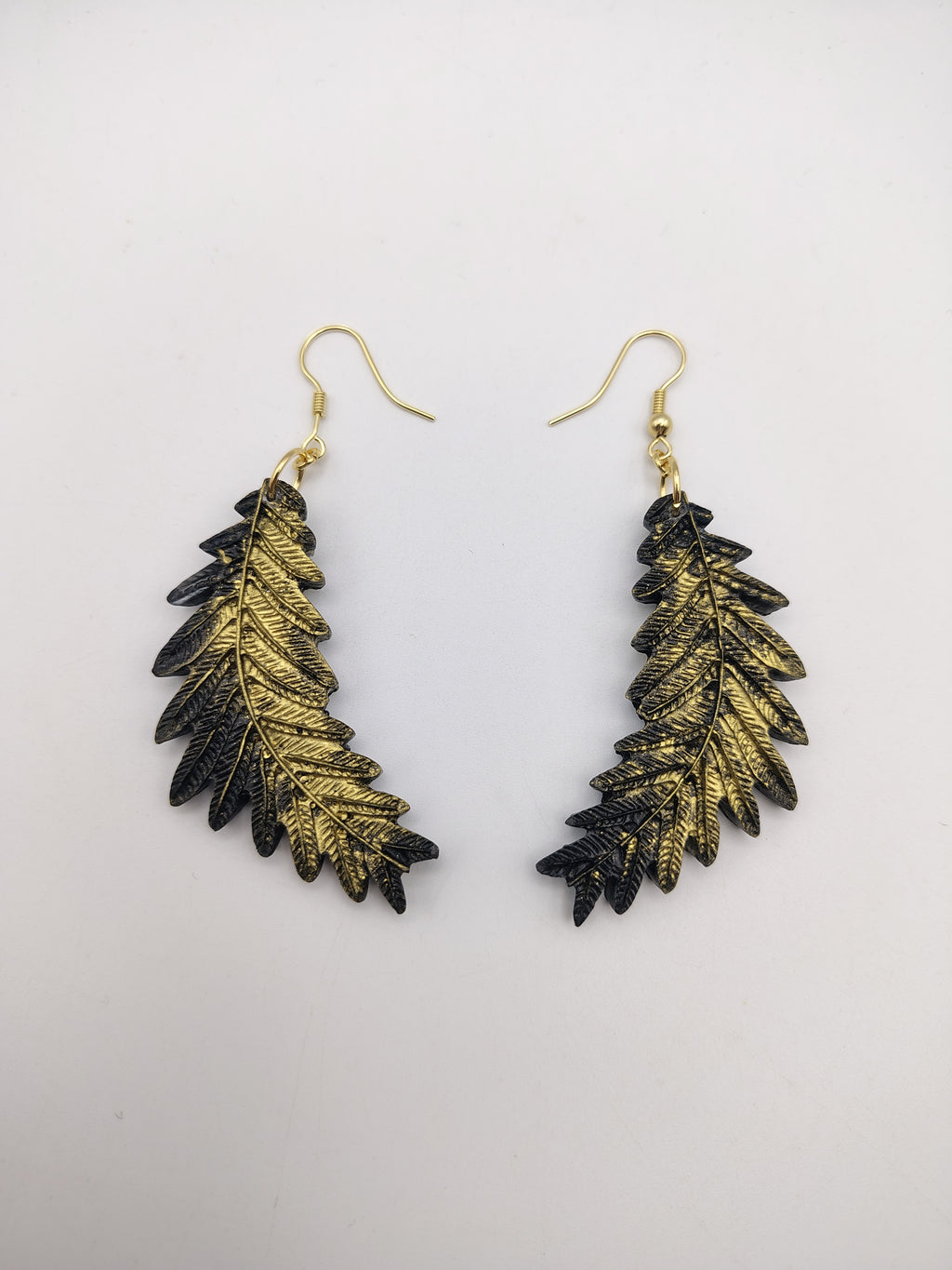 Boucles d’oreilles Feuille en résine époxy faites main – Bijou nature artisanal