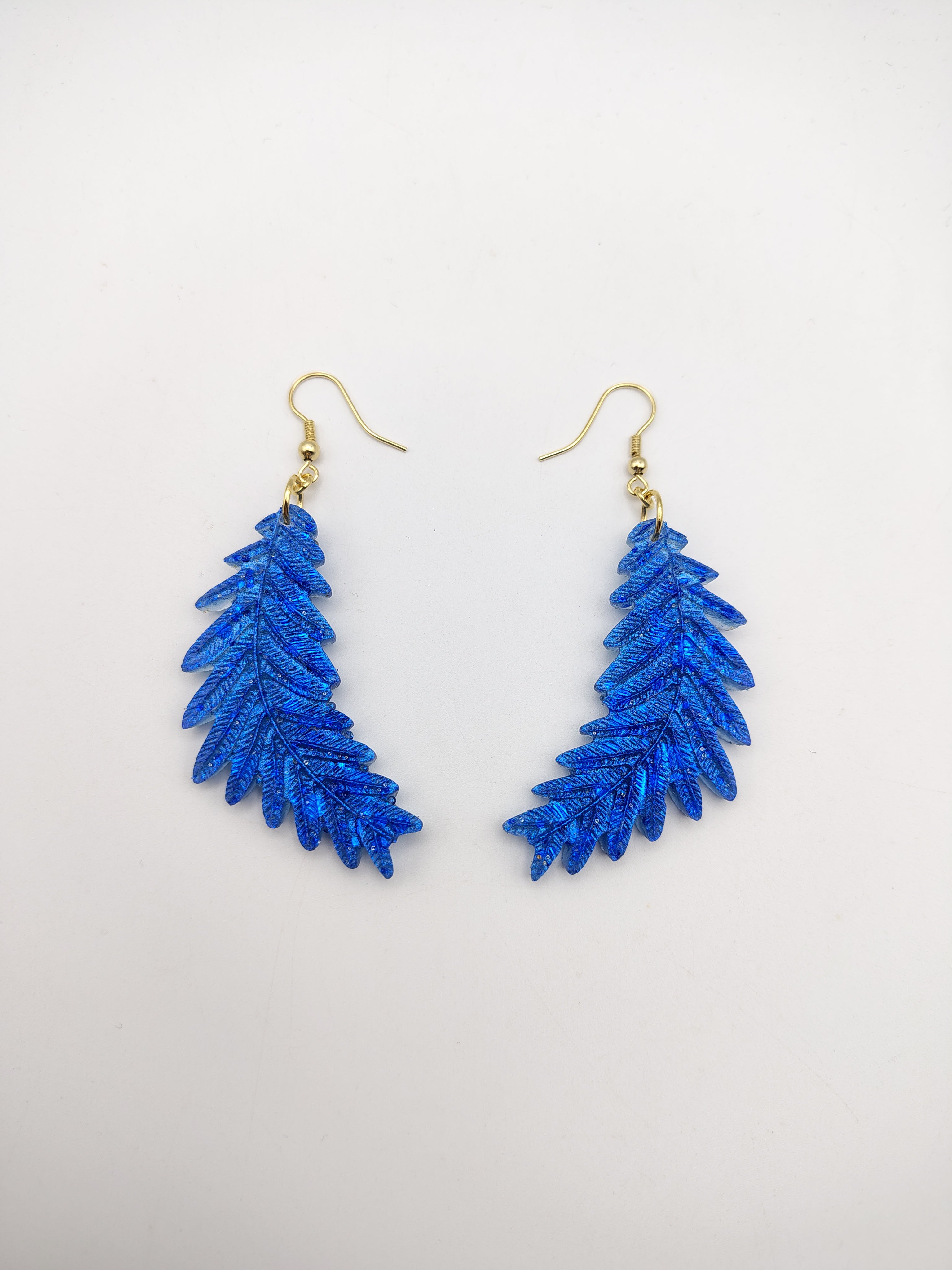 Boucles d’oreilles Feuille en résine époxy faites main – Bijou nature artisanal