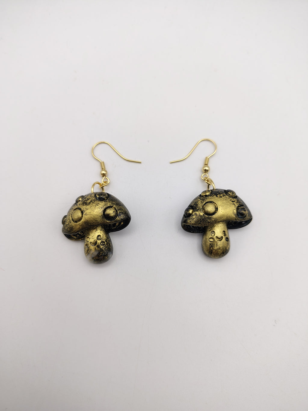 Boucles d’oreilles Champignon en résine époxy fait main – Bijou féerique artisanal
