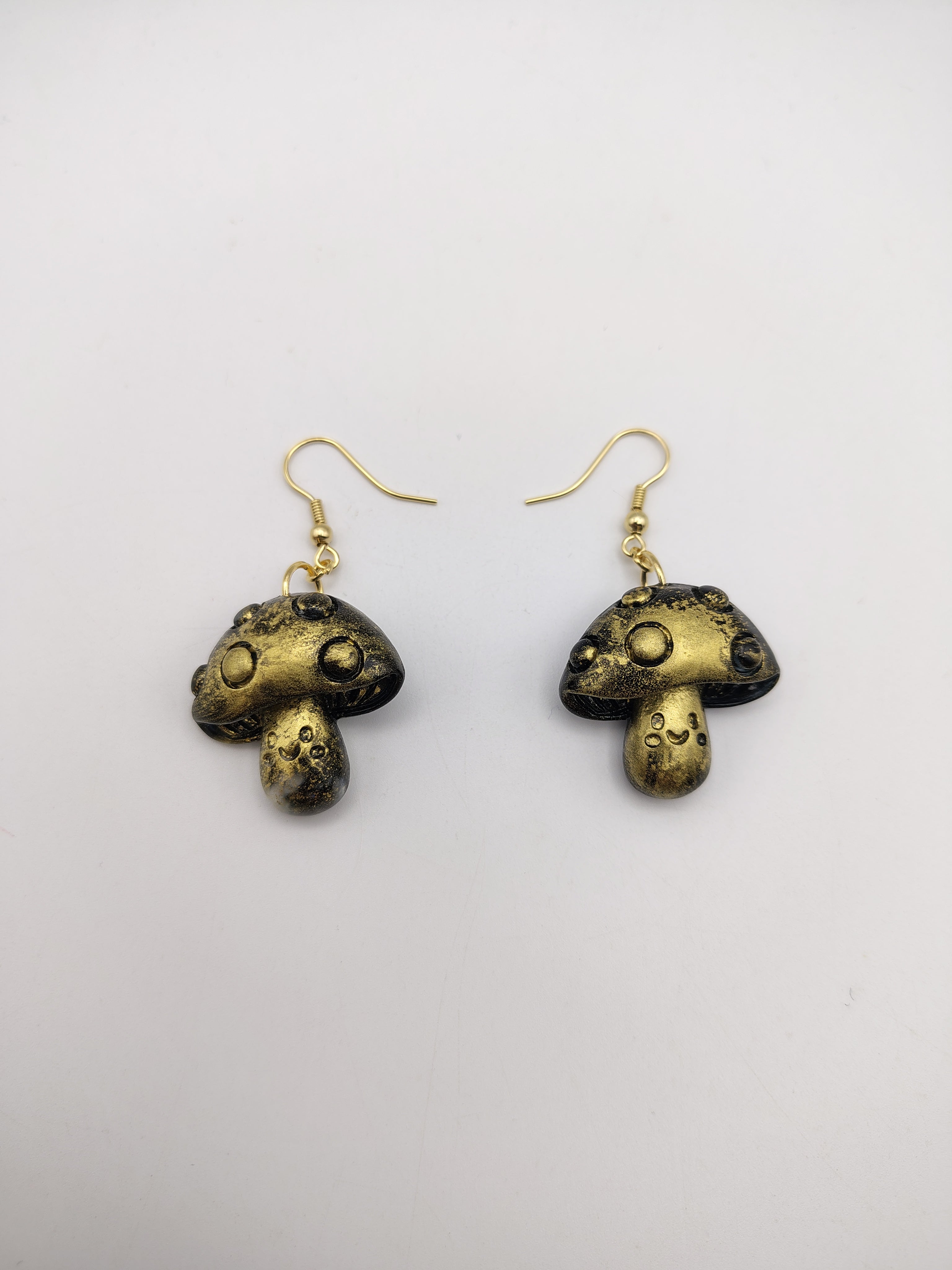Boucles d’oreilles Champignon en résine époxy fait main – Bijou féerique artisanal