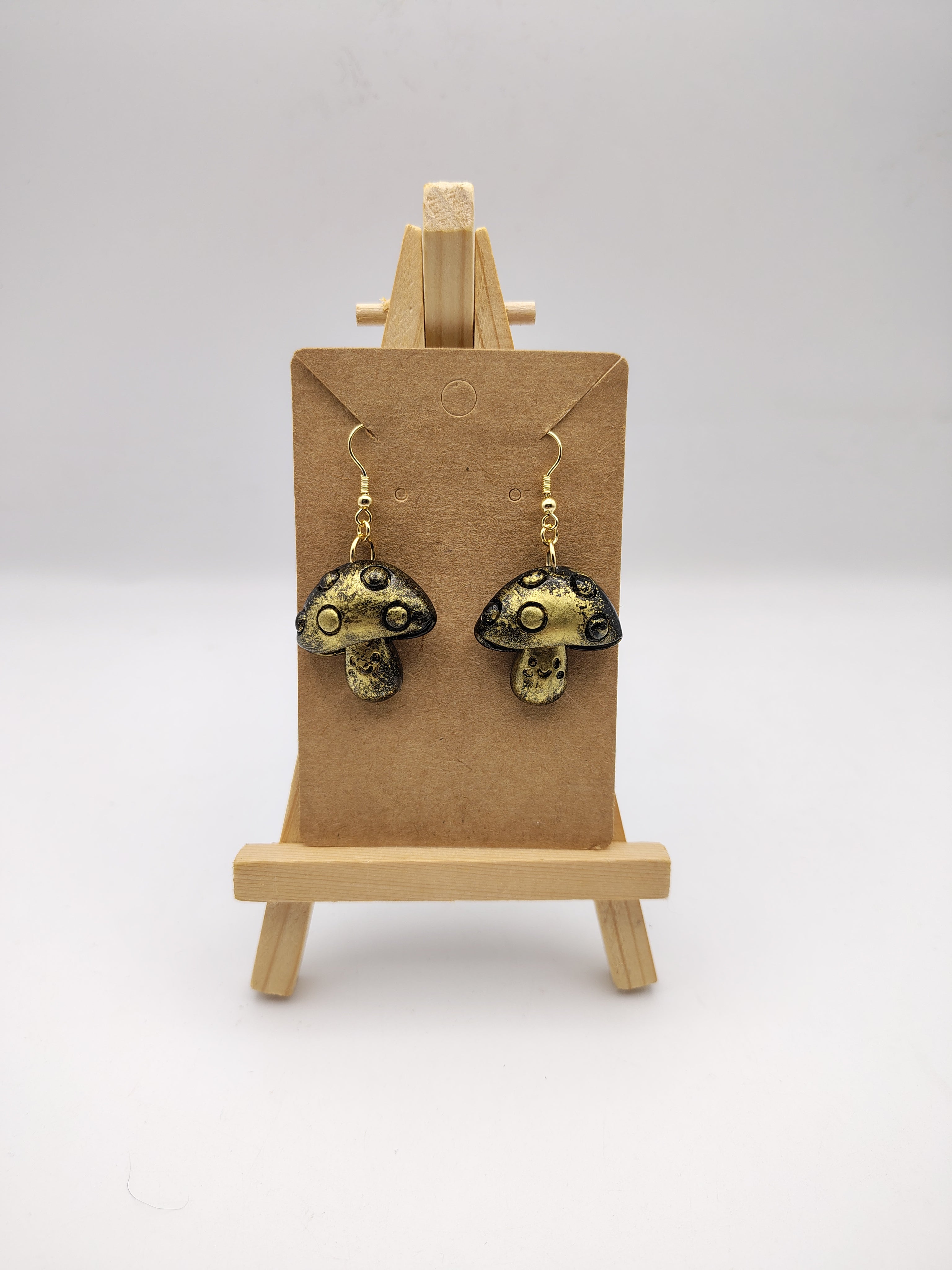 Boucles d’oreilles Champignon en résine époxy fait main – Bijou féerique artisanal
