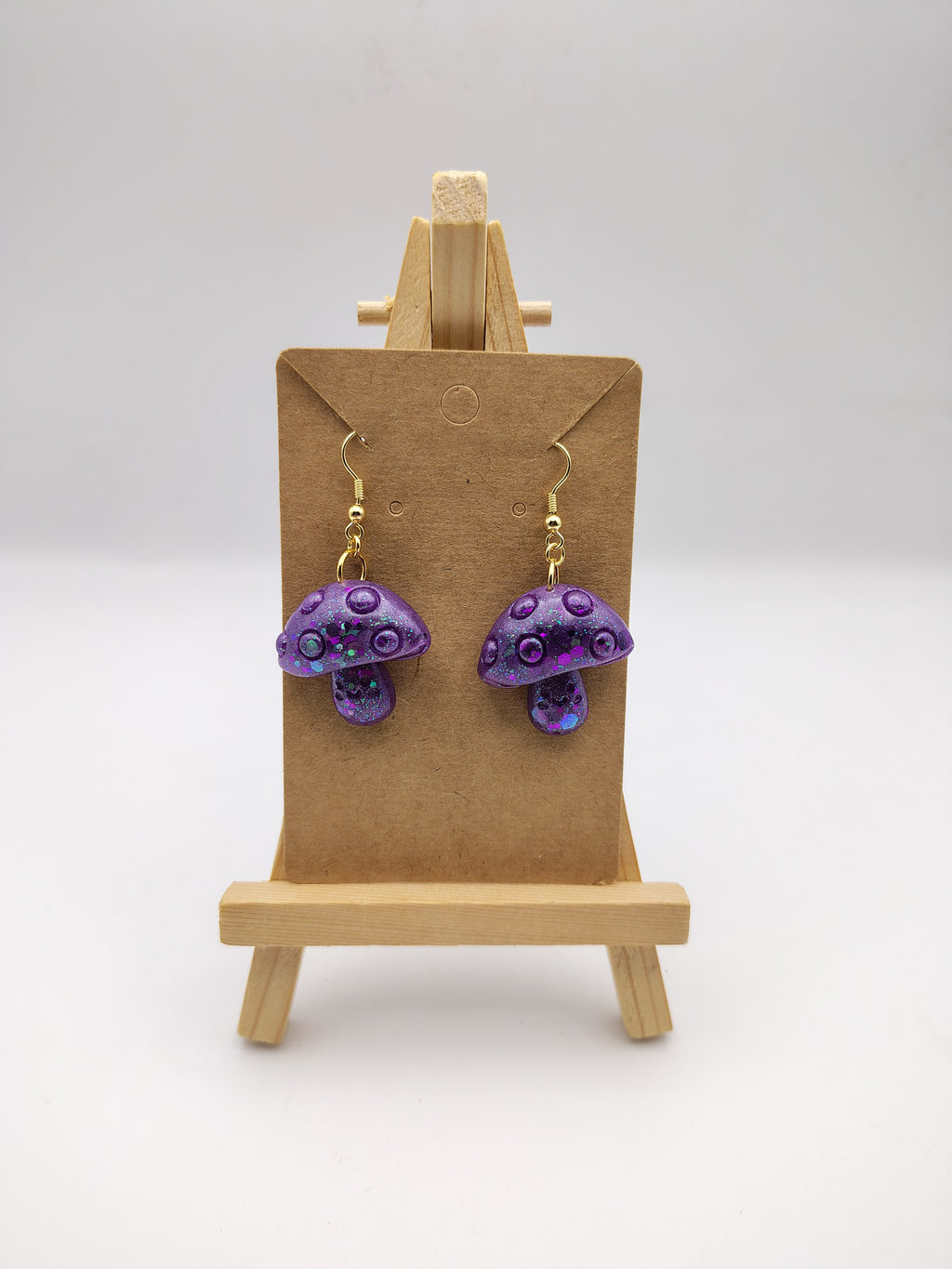 Boucles d’oreilles Champignon en résine époxy fait main – Bijou féerique artisanal