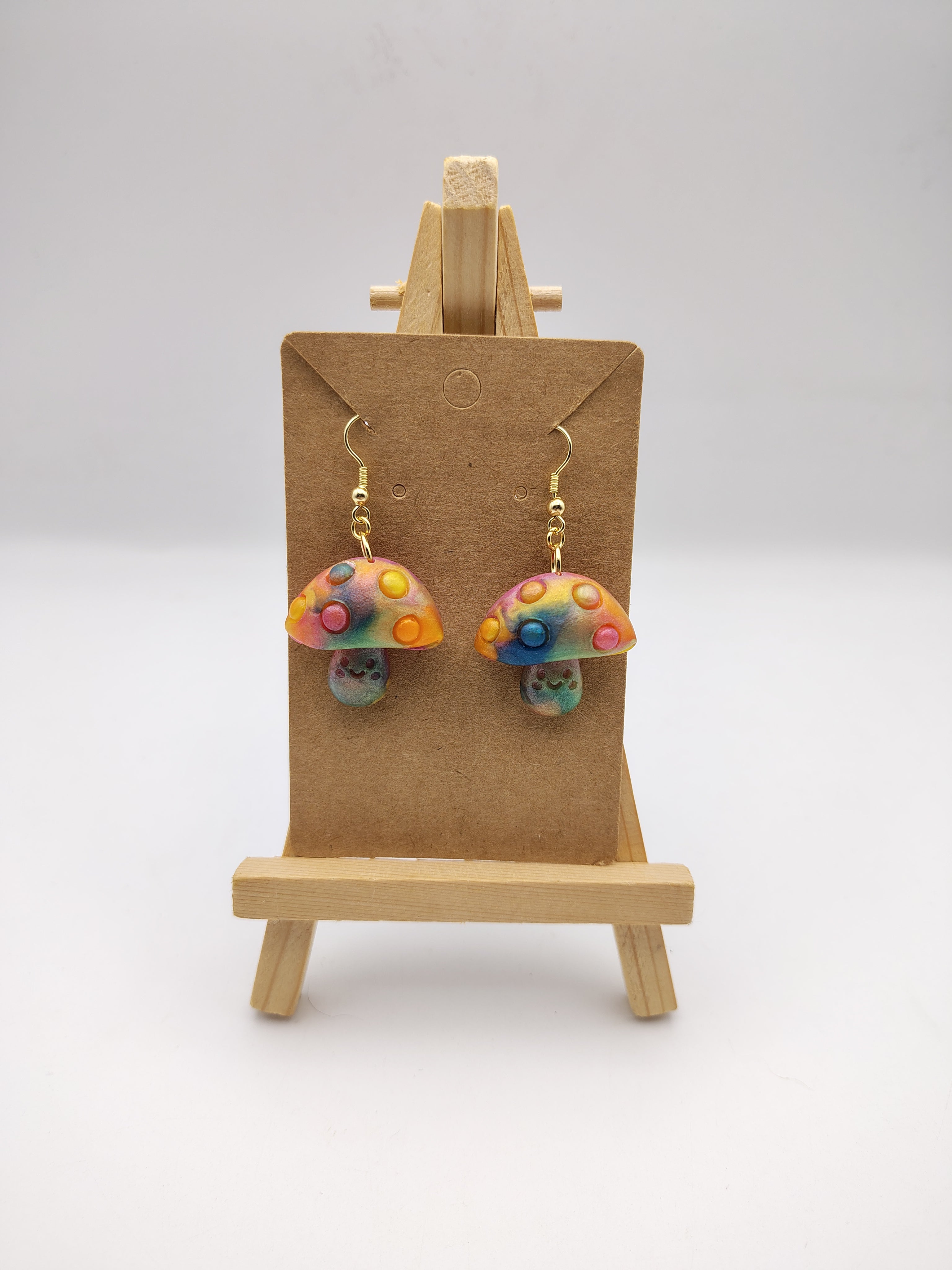 Boucles d’oreilles Champignon en résine époxy fait main – Bijou féerique artisanal