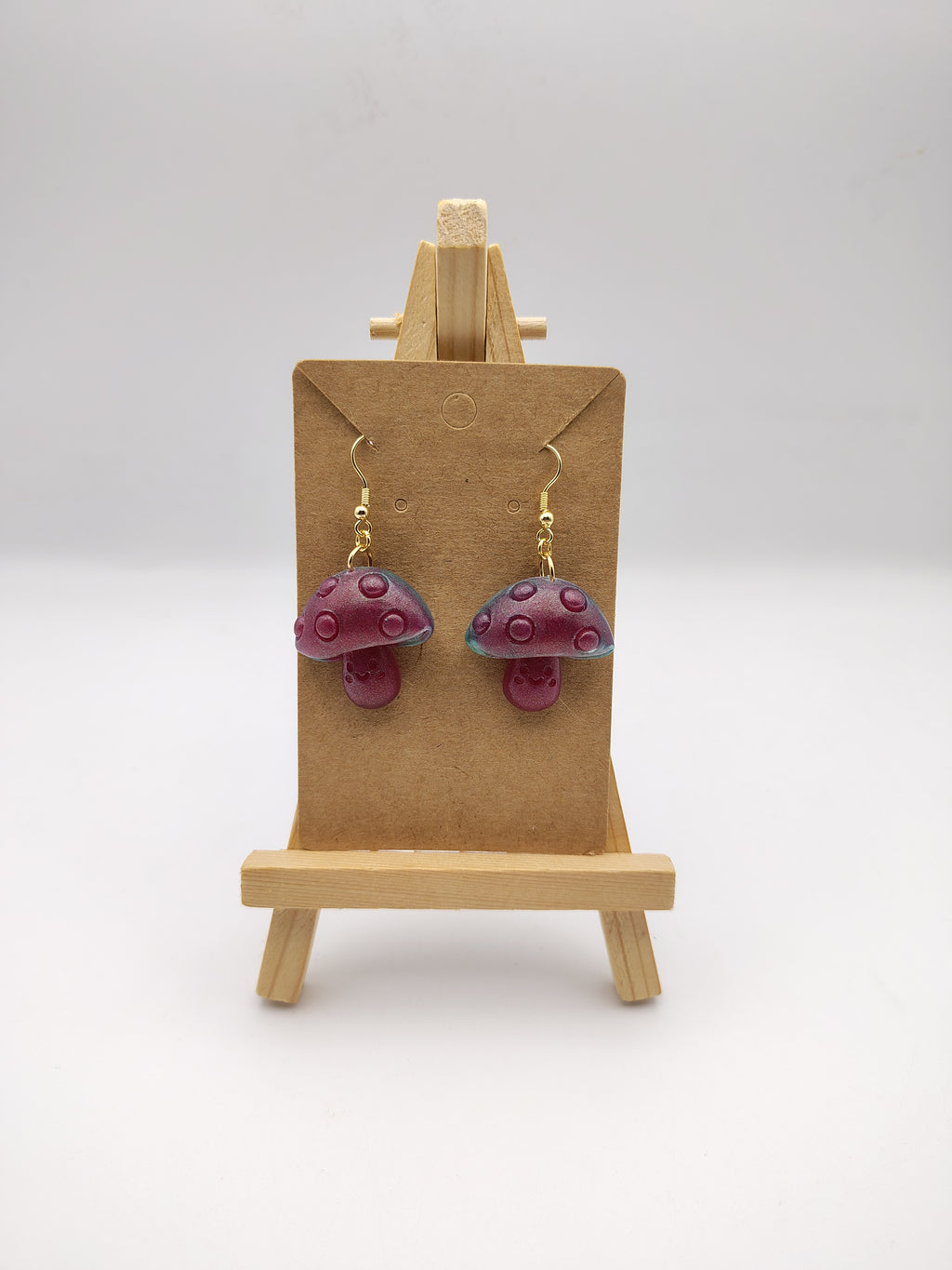 Boucles d’oreilles Champignon en résine époxy fait main – Bijou féerique artisanal