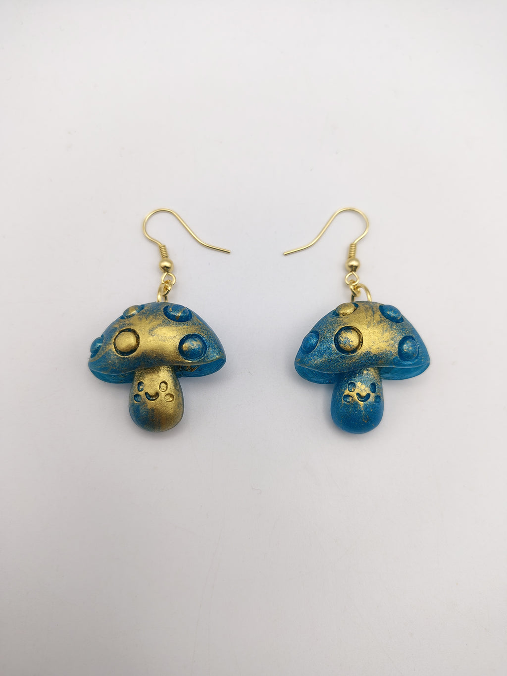 Boucles d’oreilles Champignon en résine époxy fait main – Bijou féerique artisanal