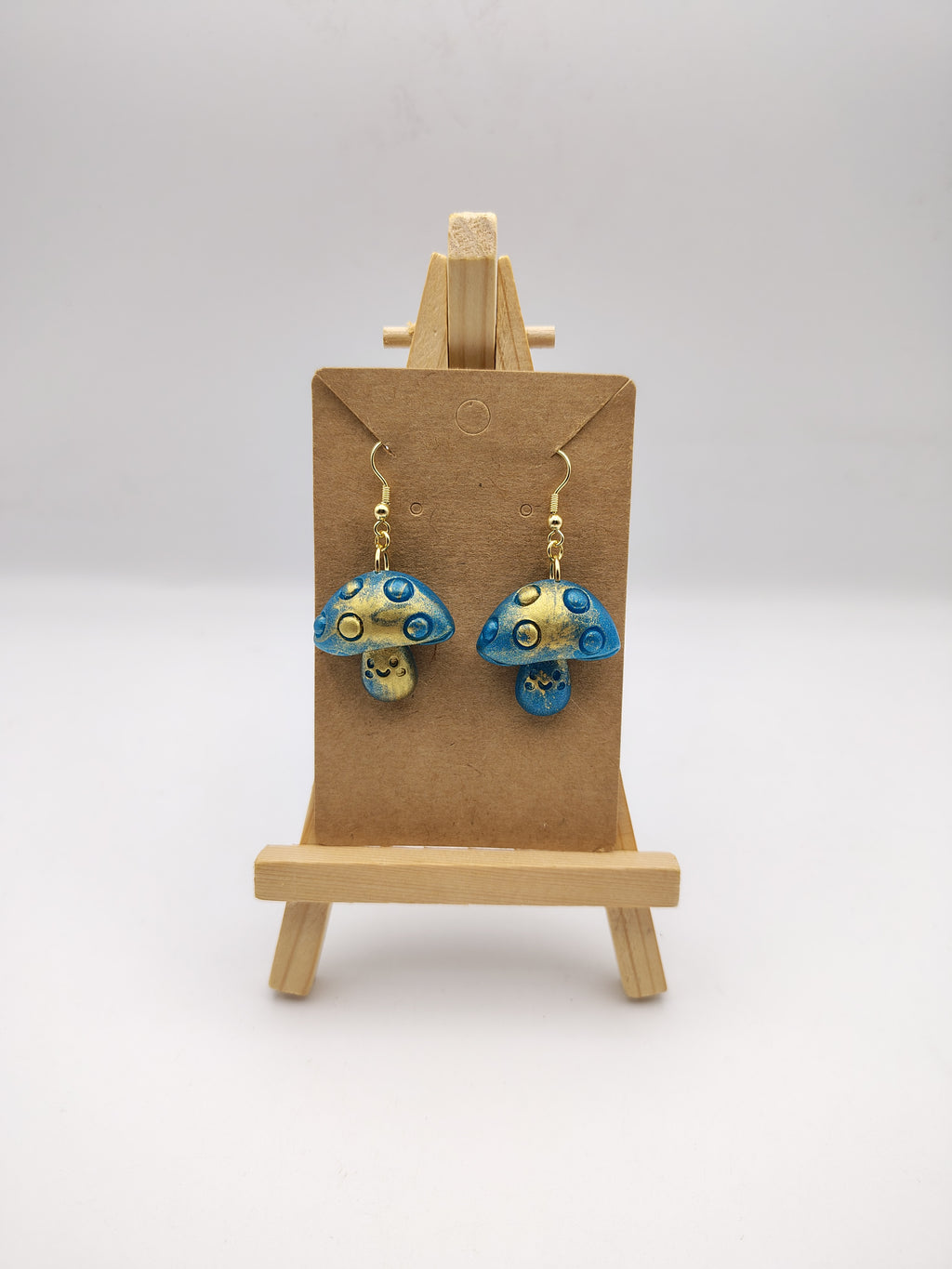 Boucles d’oreilles Champignon en résine époxy fait main – Bijou féerique artisanal