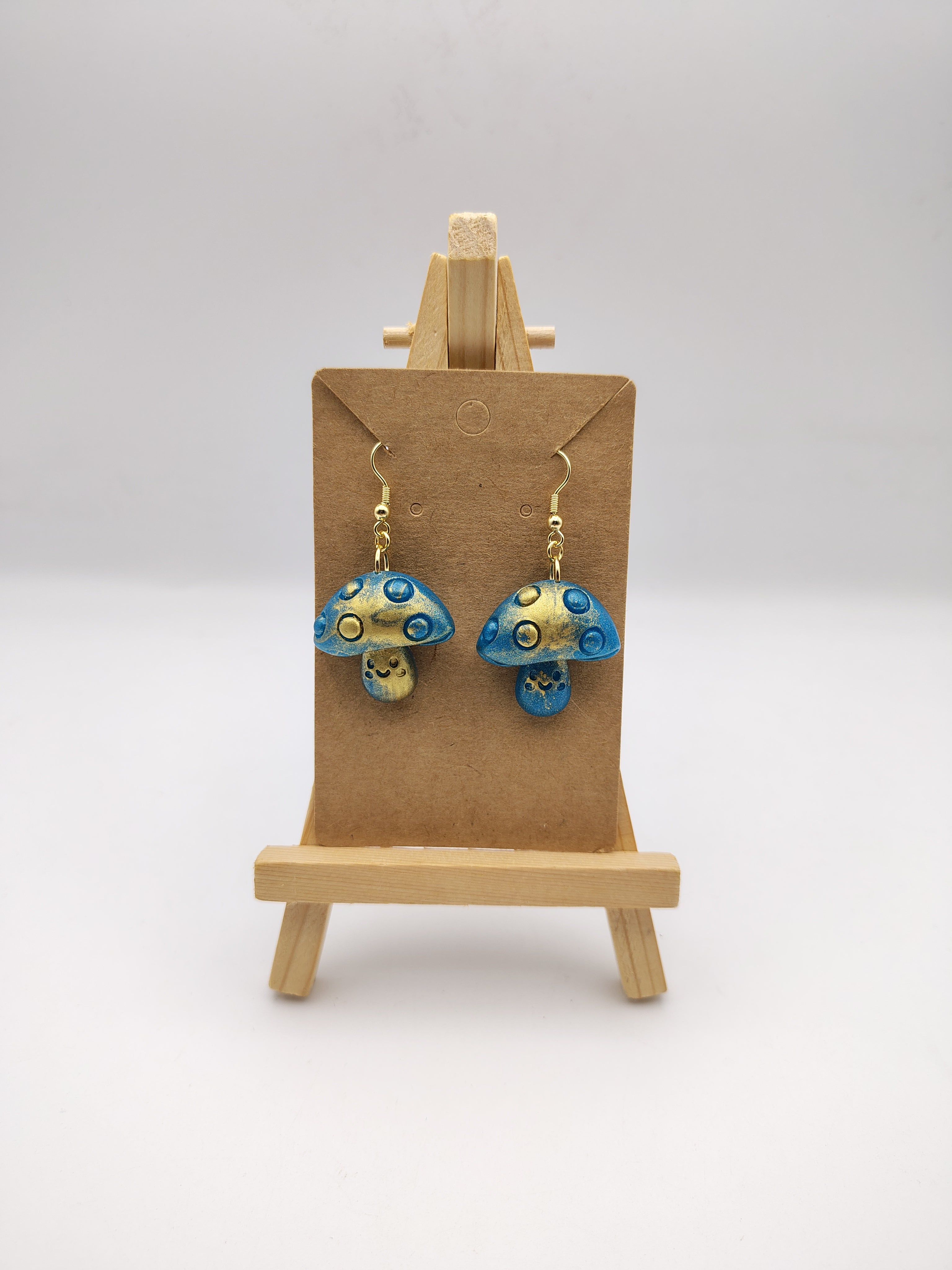 Boucles d’oreilles Champignon en résine époxy fait main – Bijou féerique artisanal