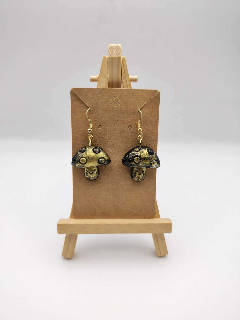 Boucles d’oreilles Champignon en résine époxy fait main – Bijou féerique artisanal