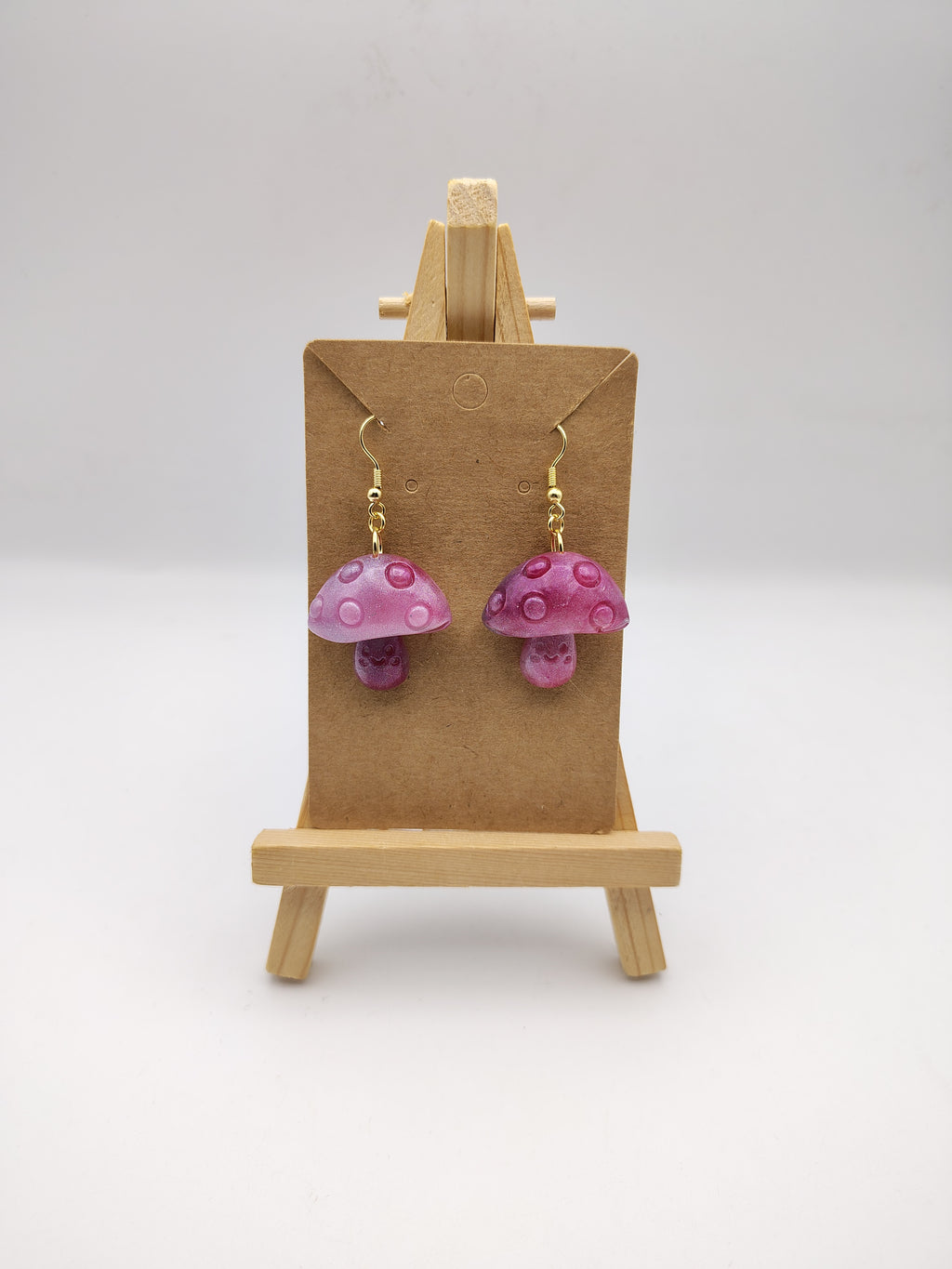 Boucles d’oreilles Champignon en résine époxy fait main – Bijou féerique artisanal